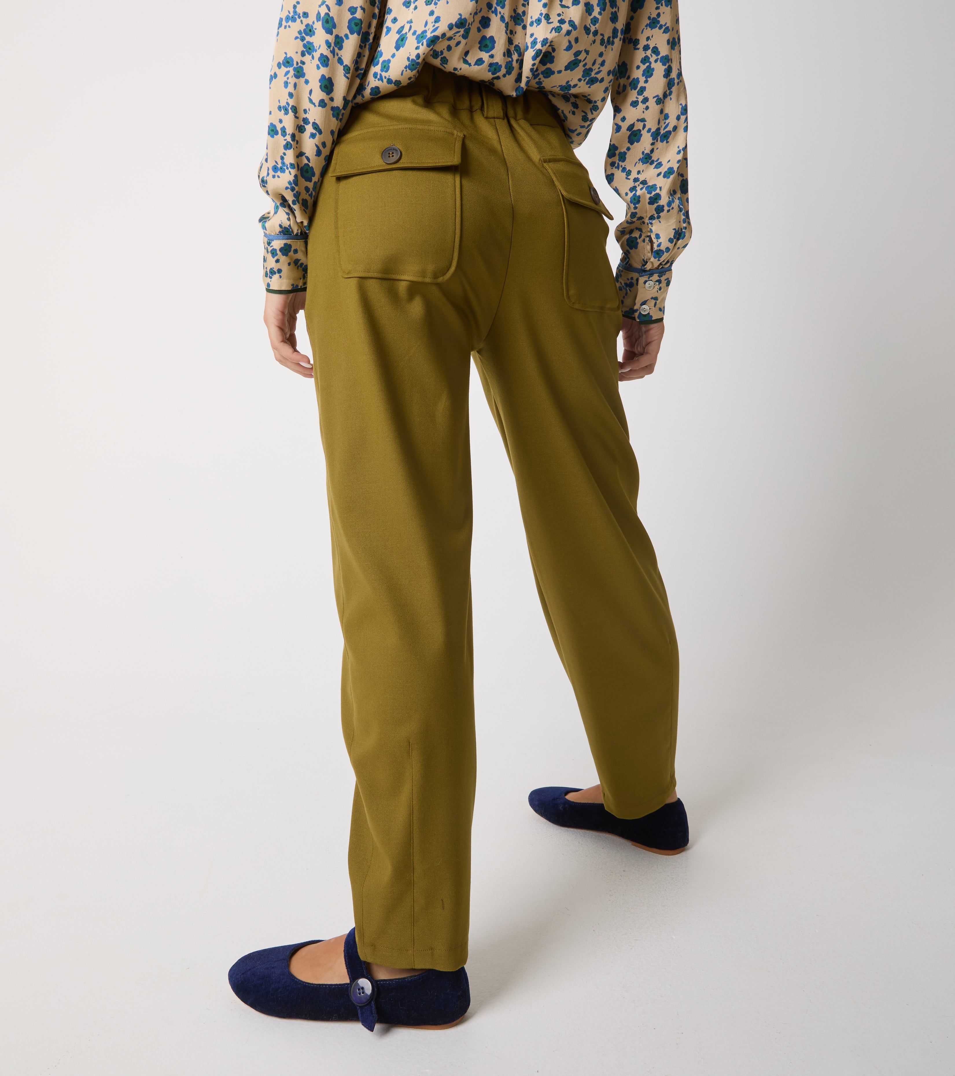 Pantaloni cropped stretch con tasche