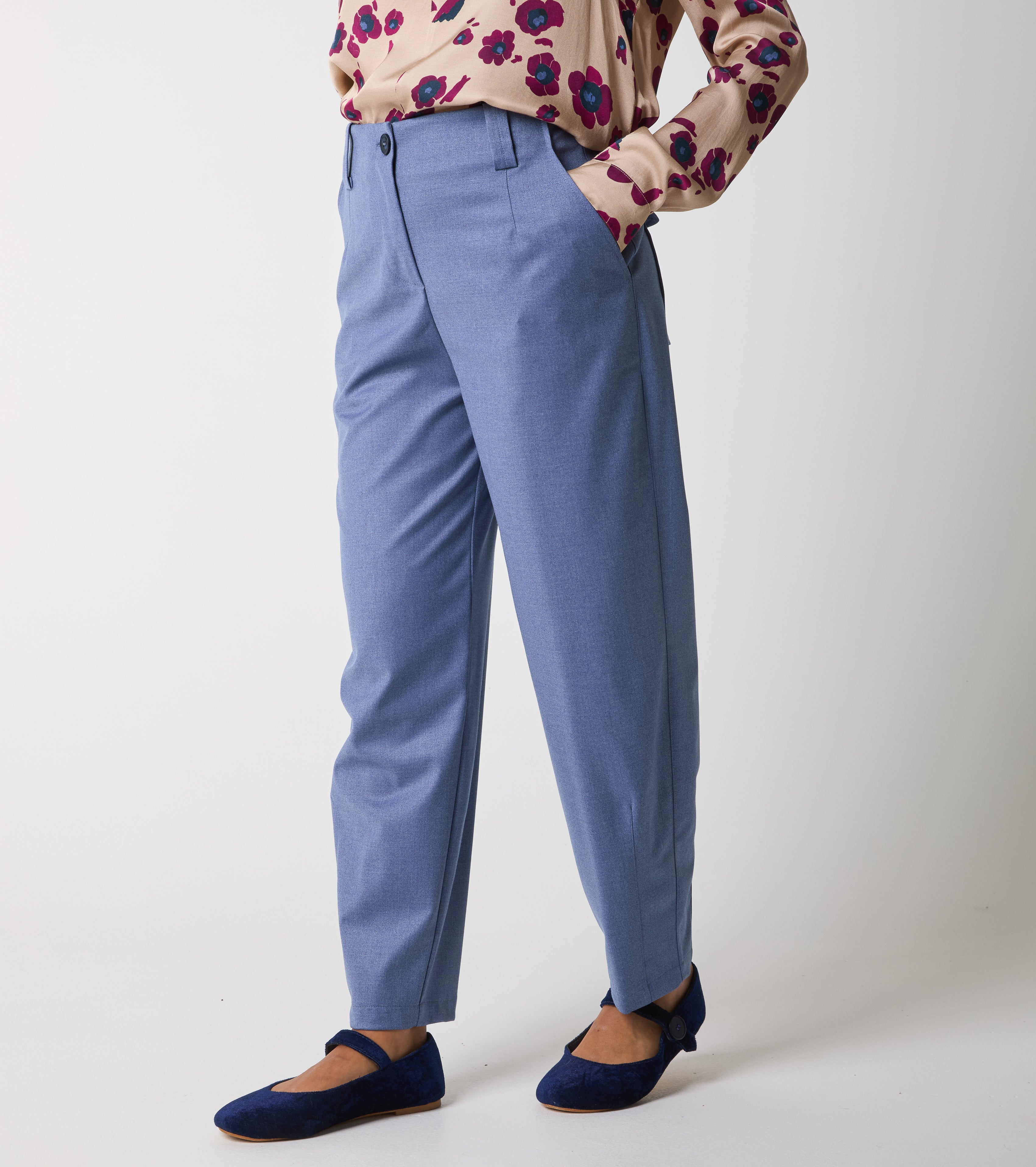 Pantaloni cropped stretch con tasche