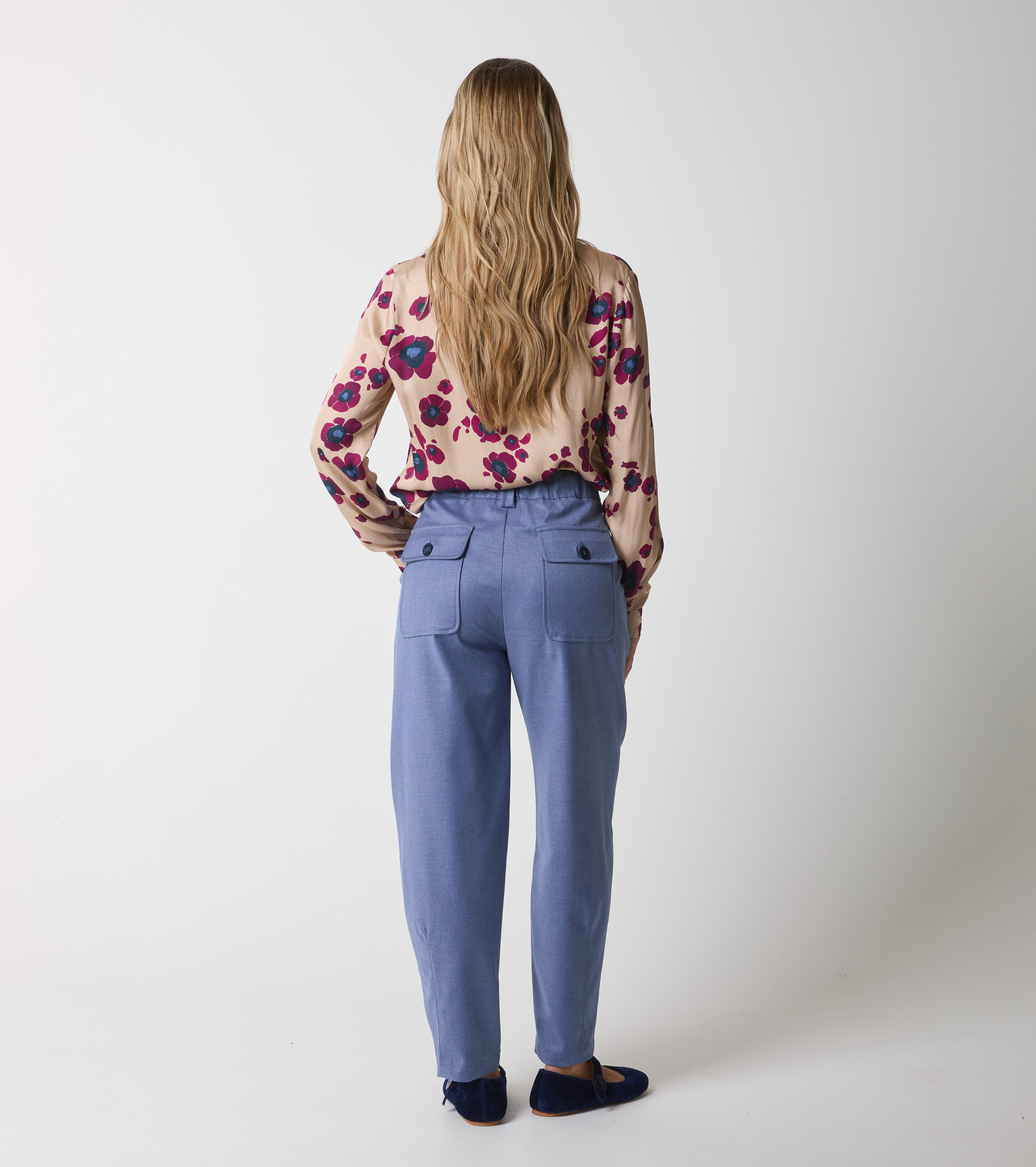 Pantaloni cropped stretch con tasche
