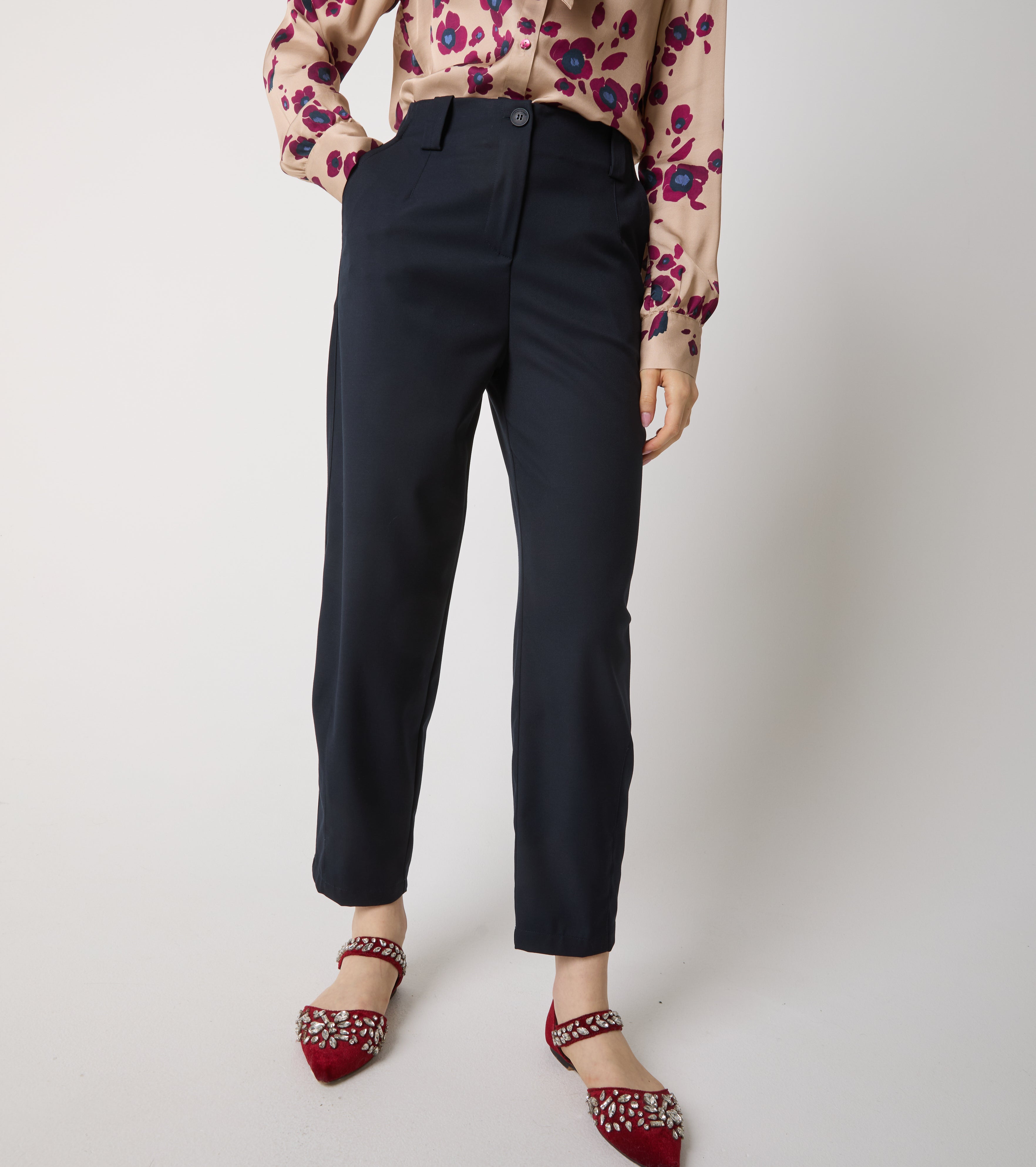 Pantaloni cropped stretch con tasche