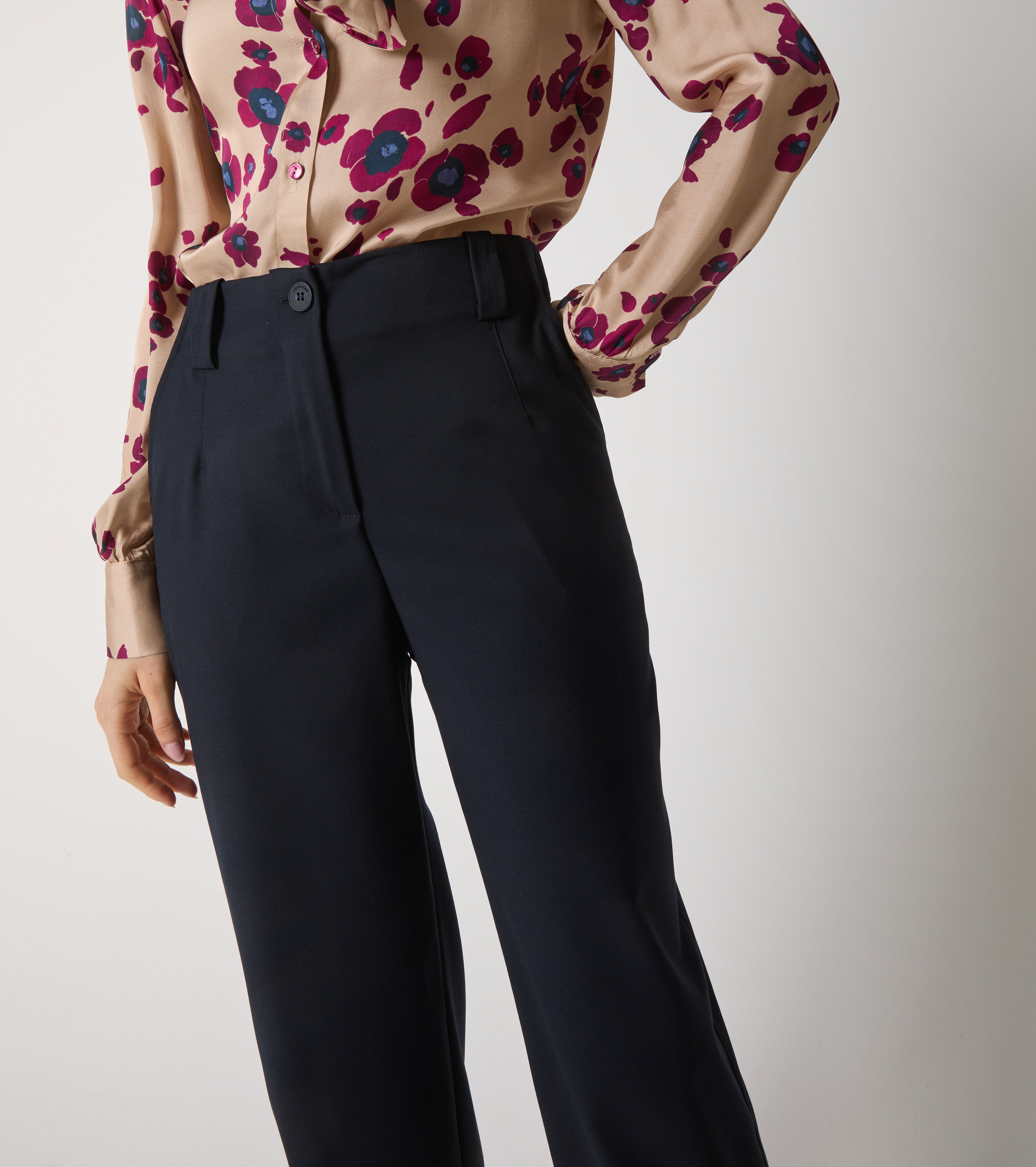Pantaloni cropped stretch con tasche