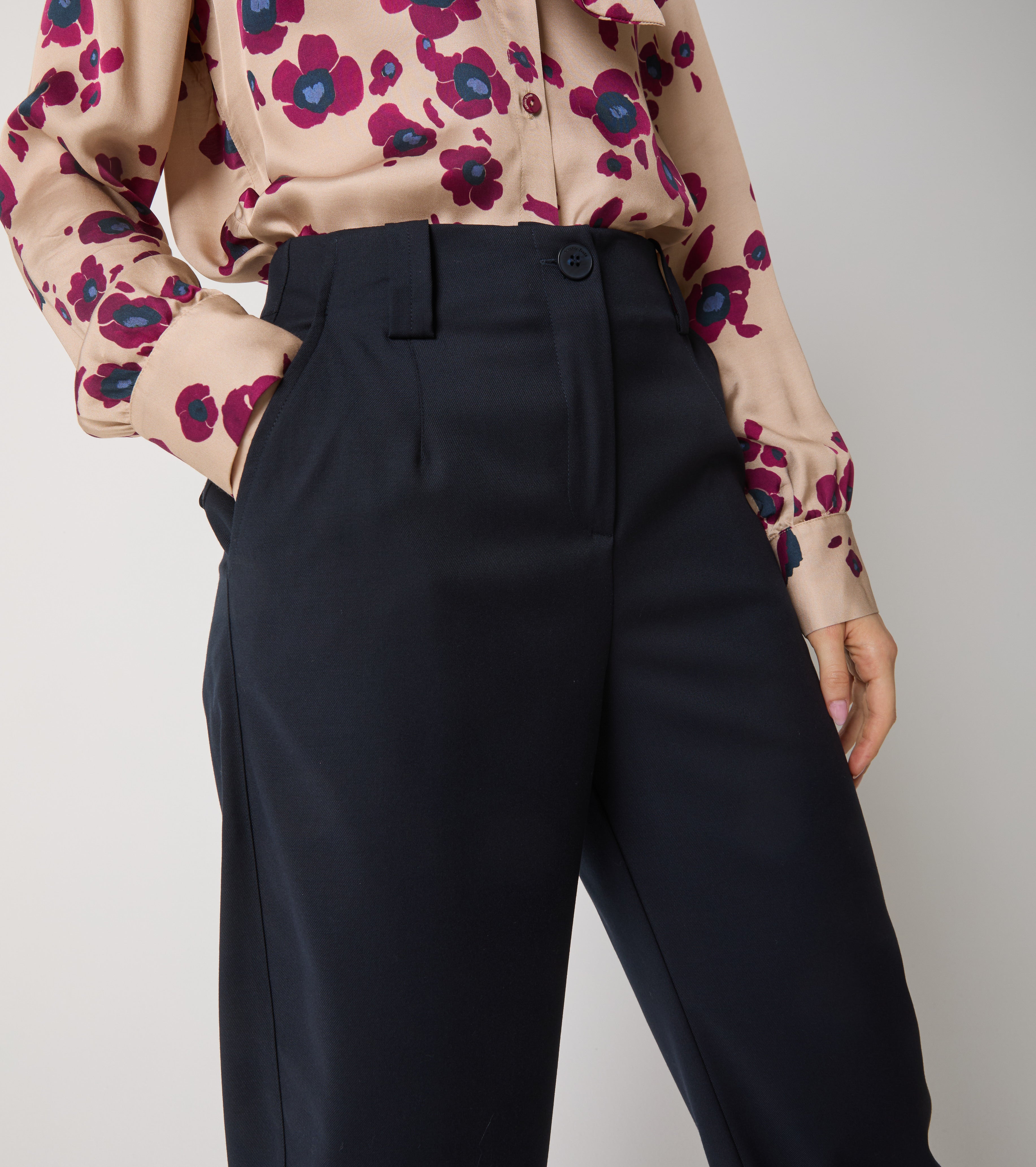Pantaloni cropped stretch con tasche