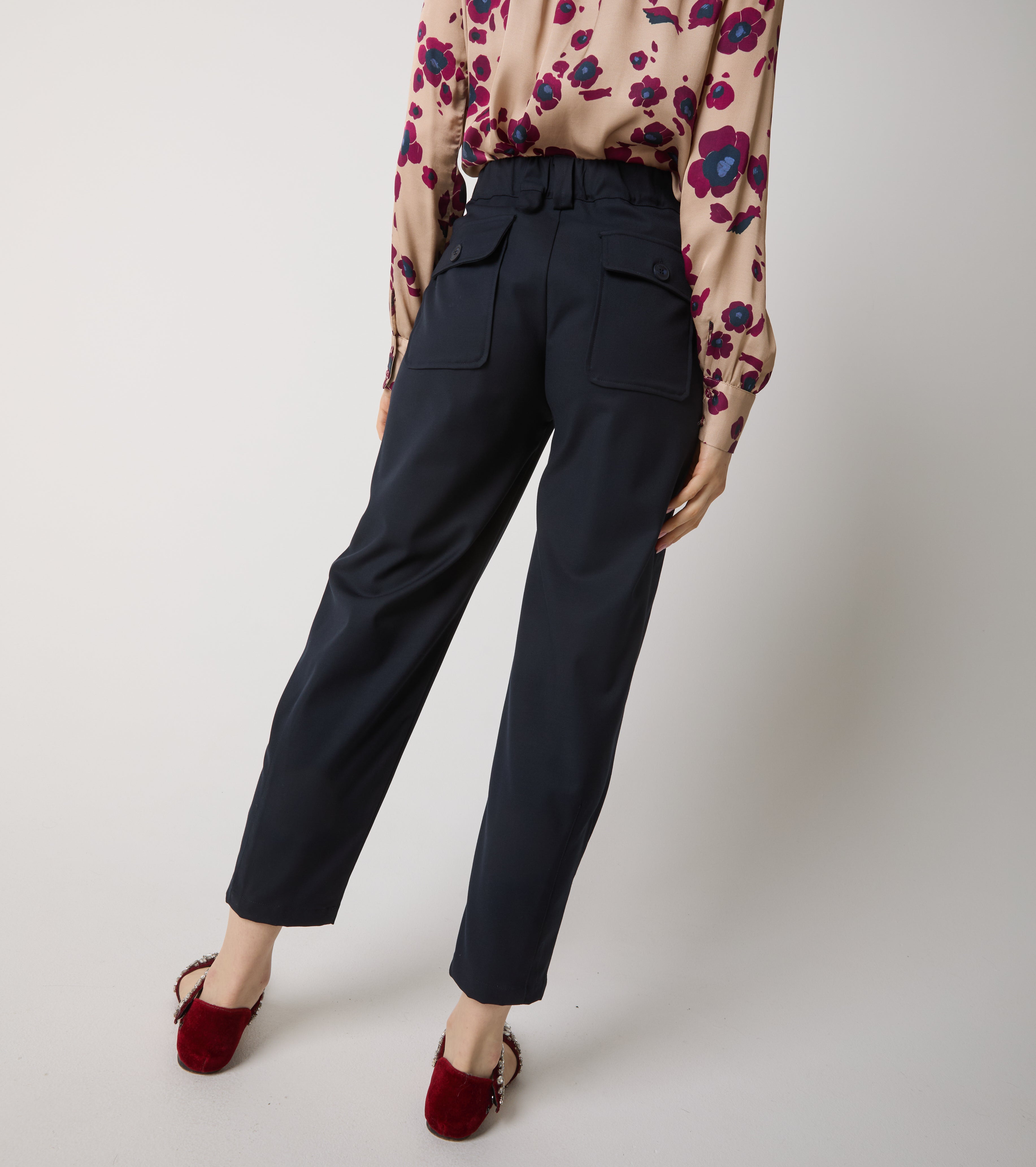 Pantaloni cropped stretch con tasche