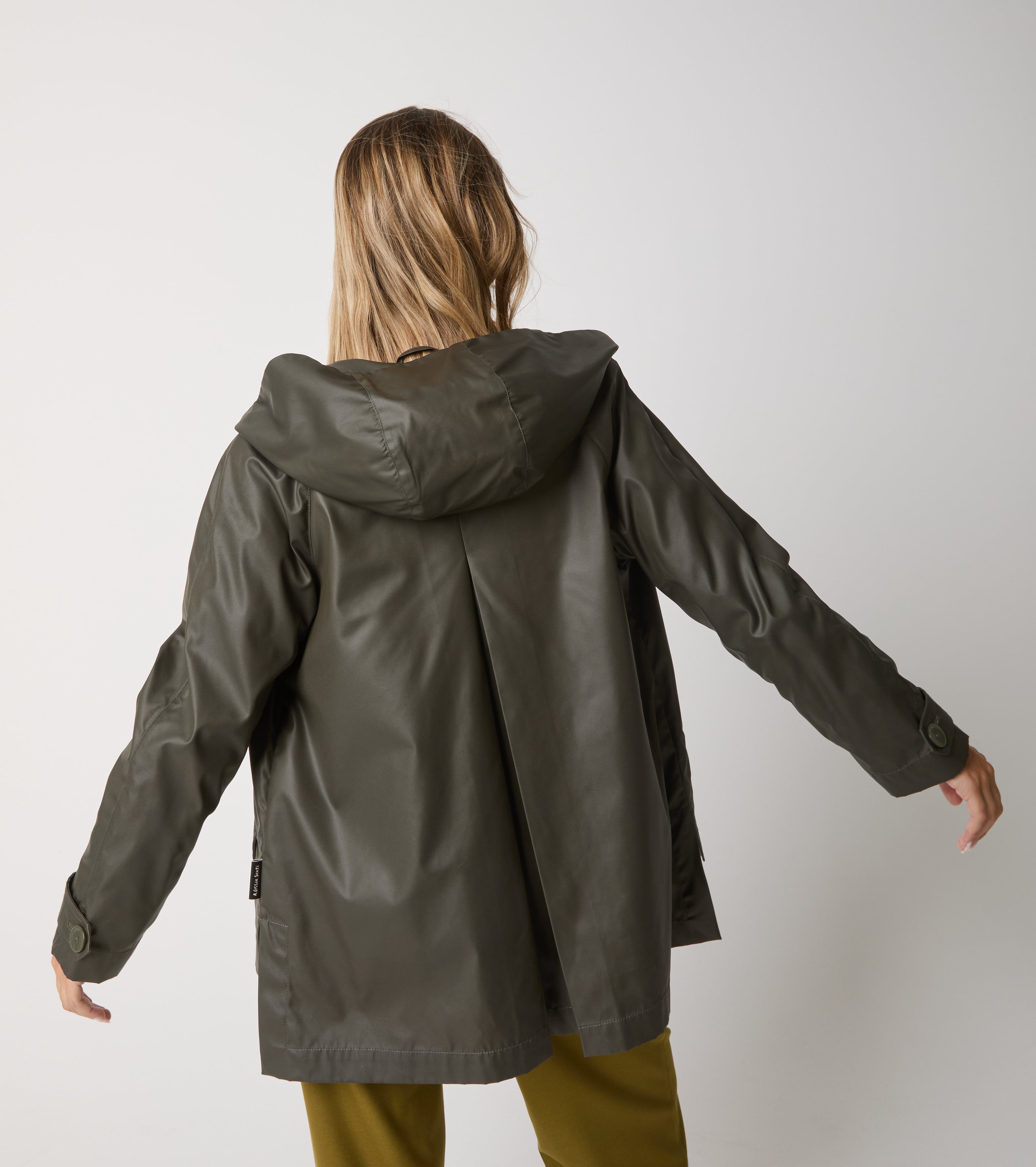 Parka corto con cappuccio