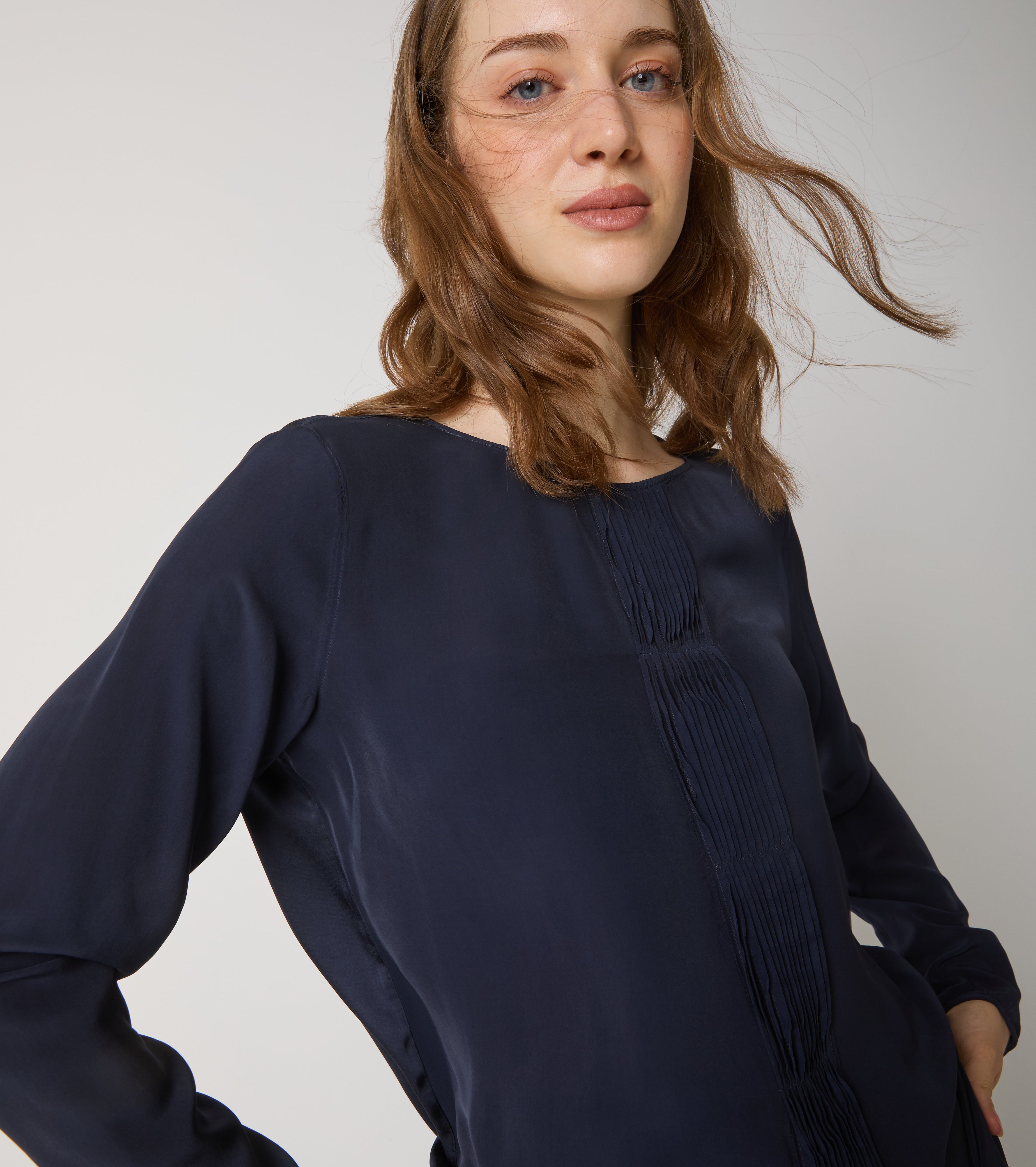 Blusa in raso con pieghe