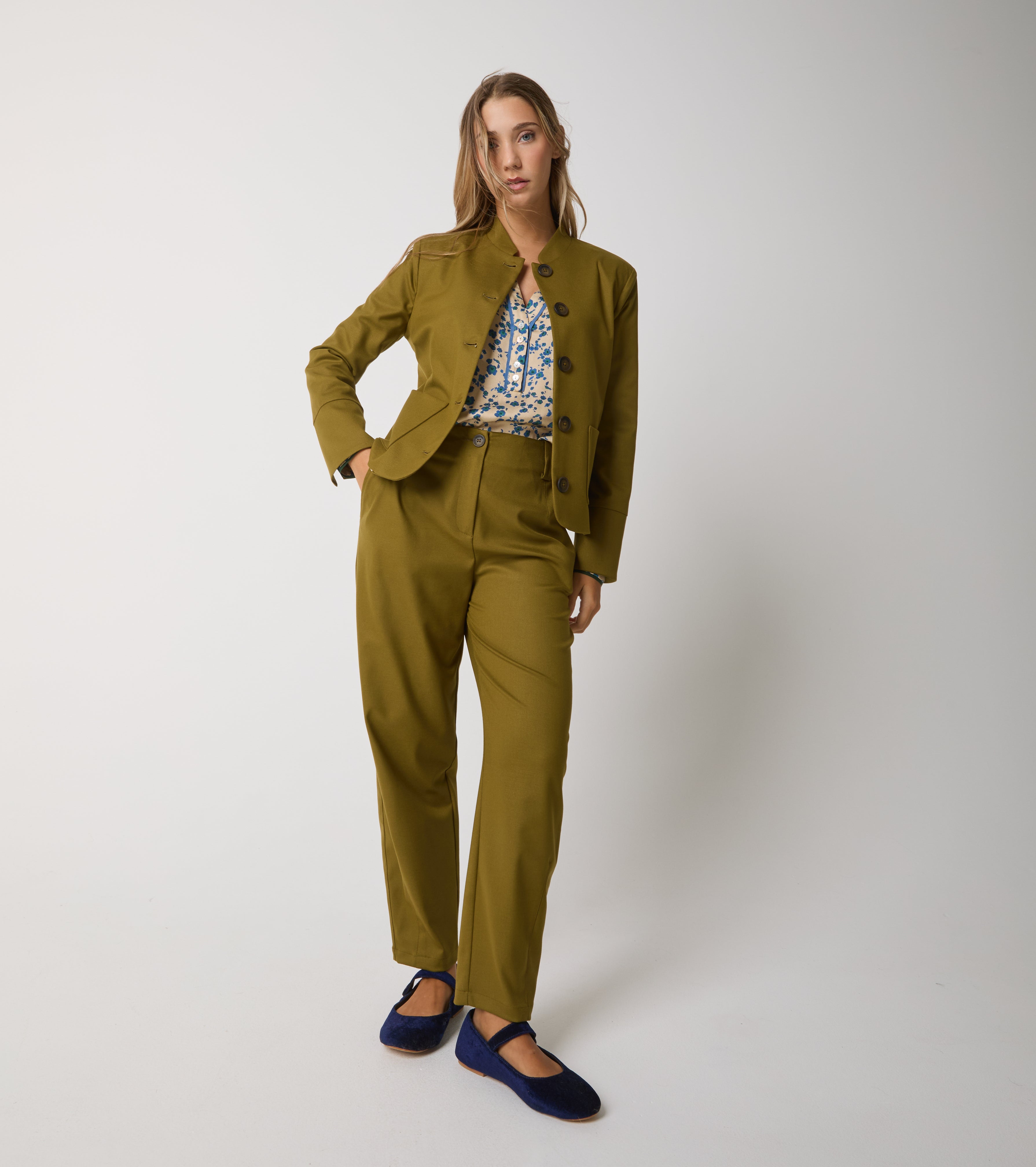 Blusa con stampa e scollo a V