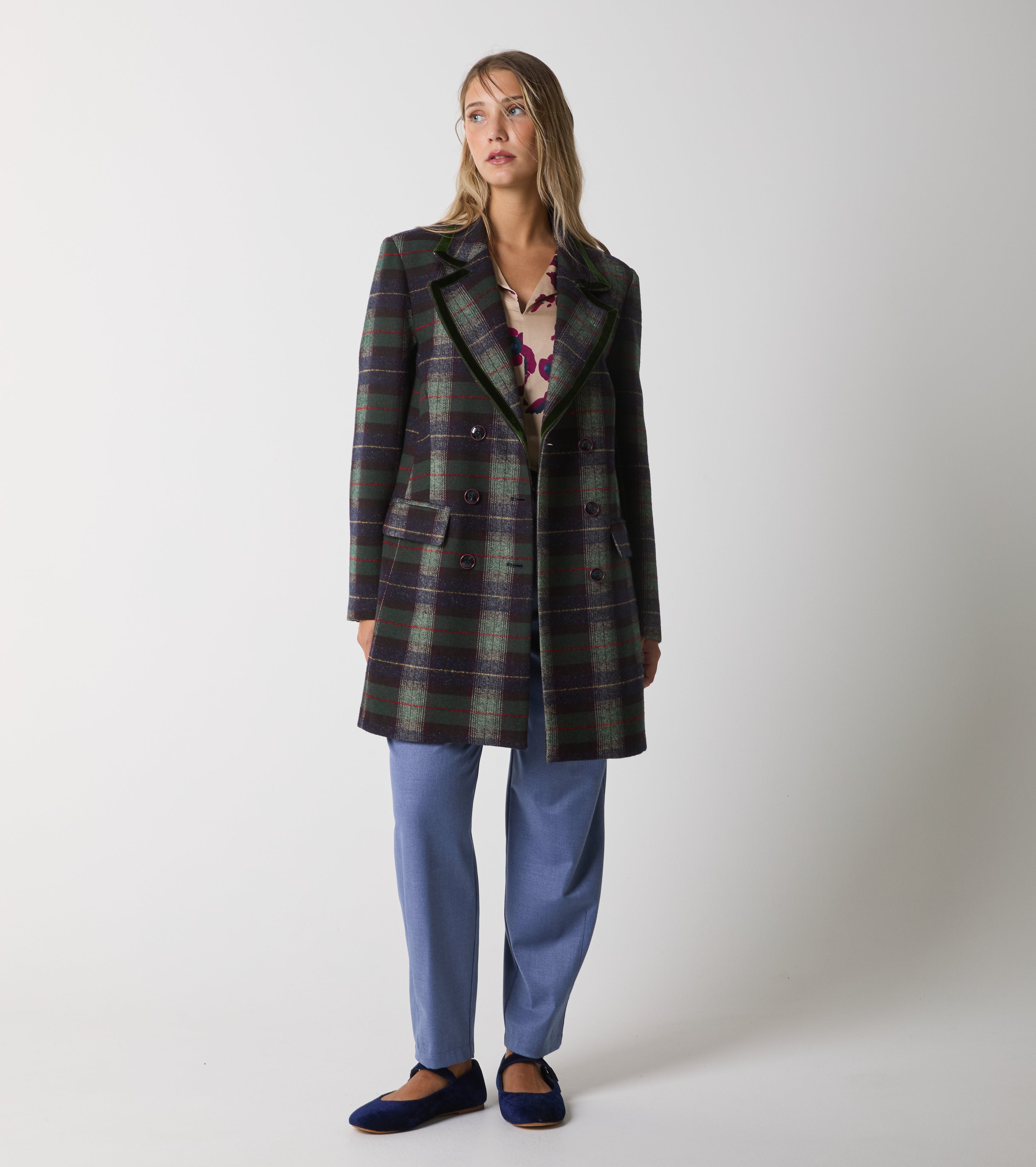 Blusa in raso stampato con scollo a V