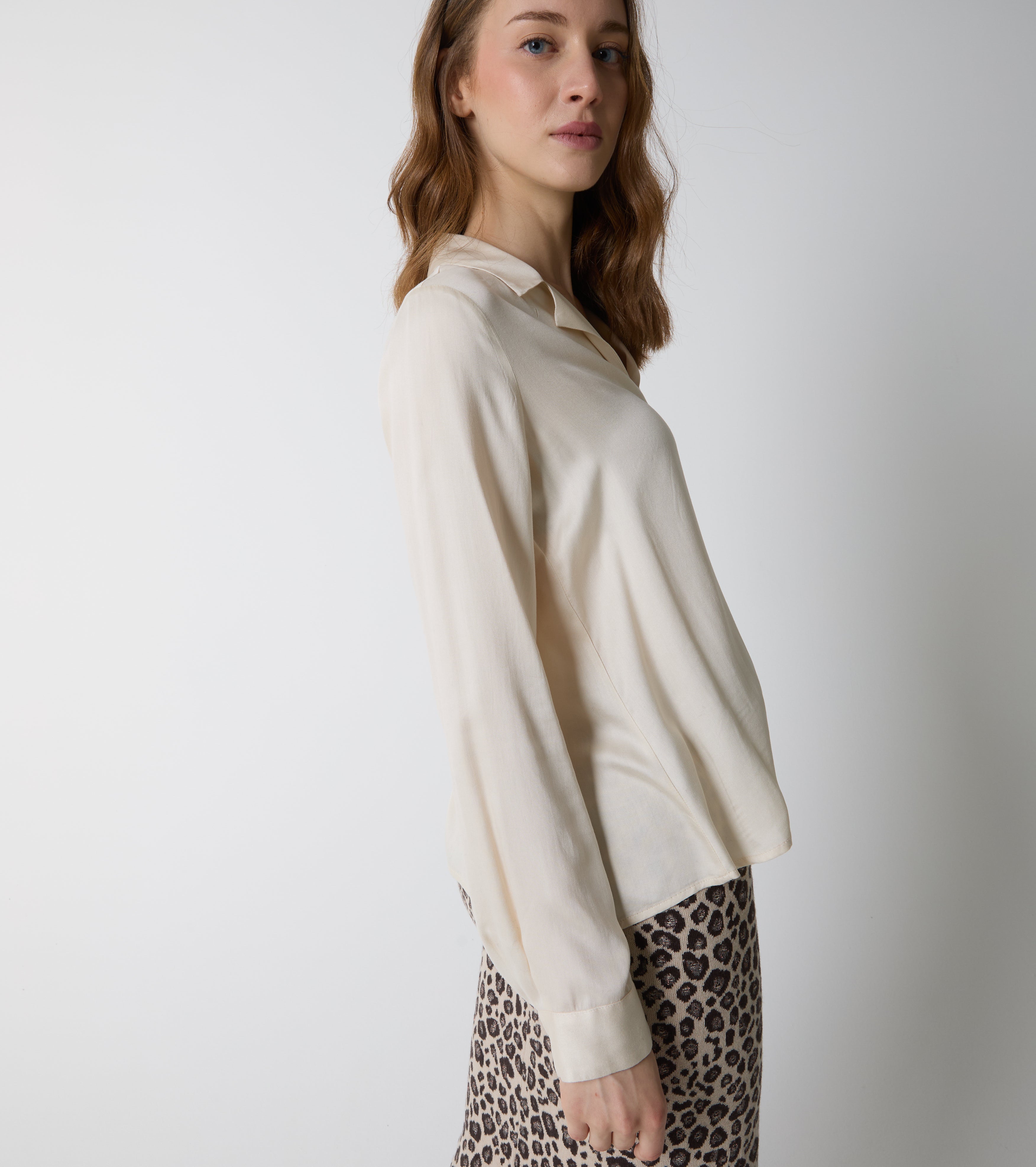 Blusa in raso con revers