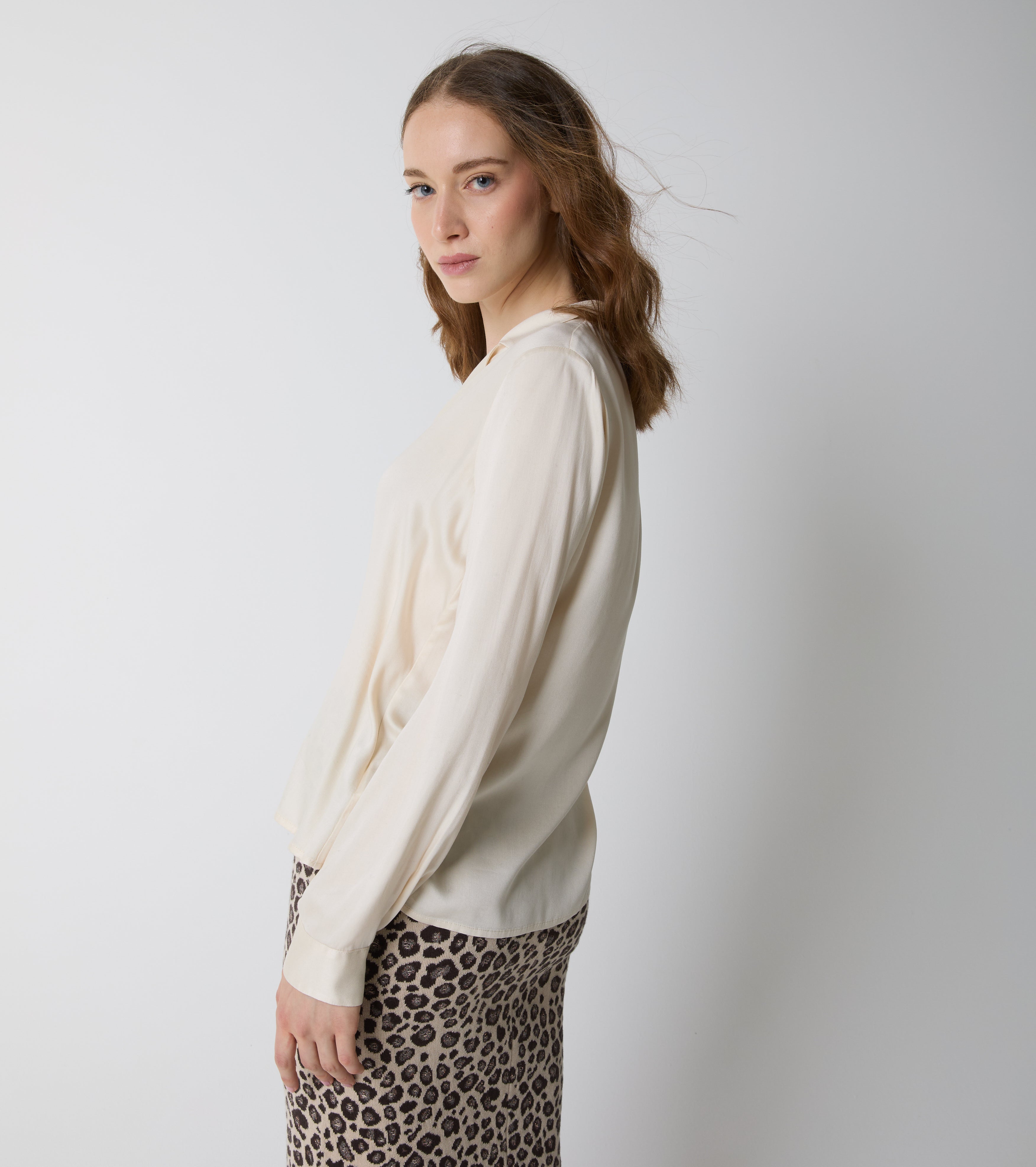 Blusa in raso con revers