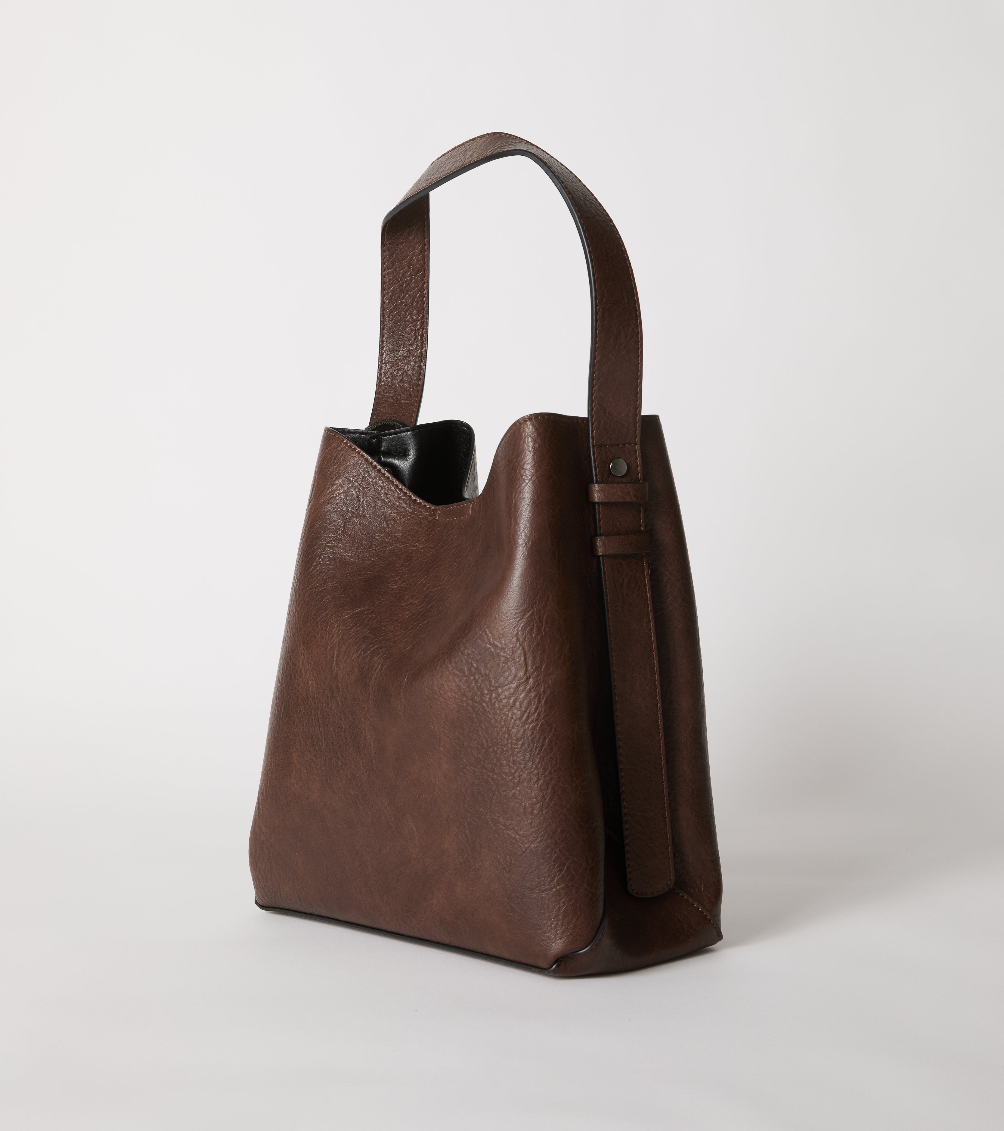 Bucket bag with charm