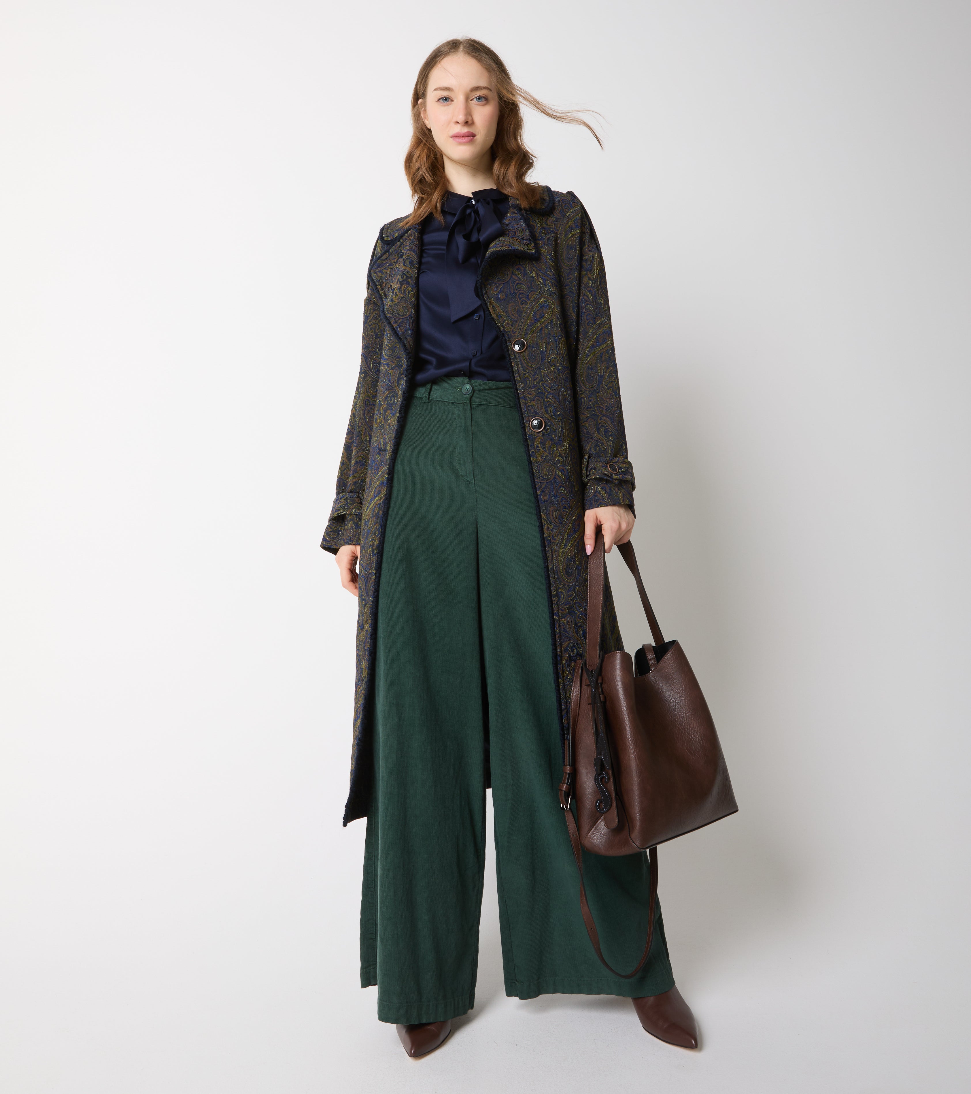 Bucket bag with charm