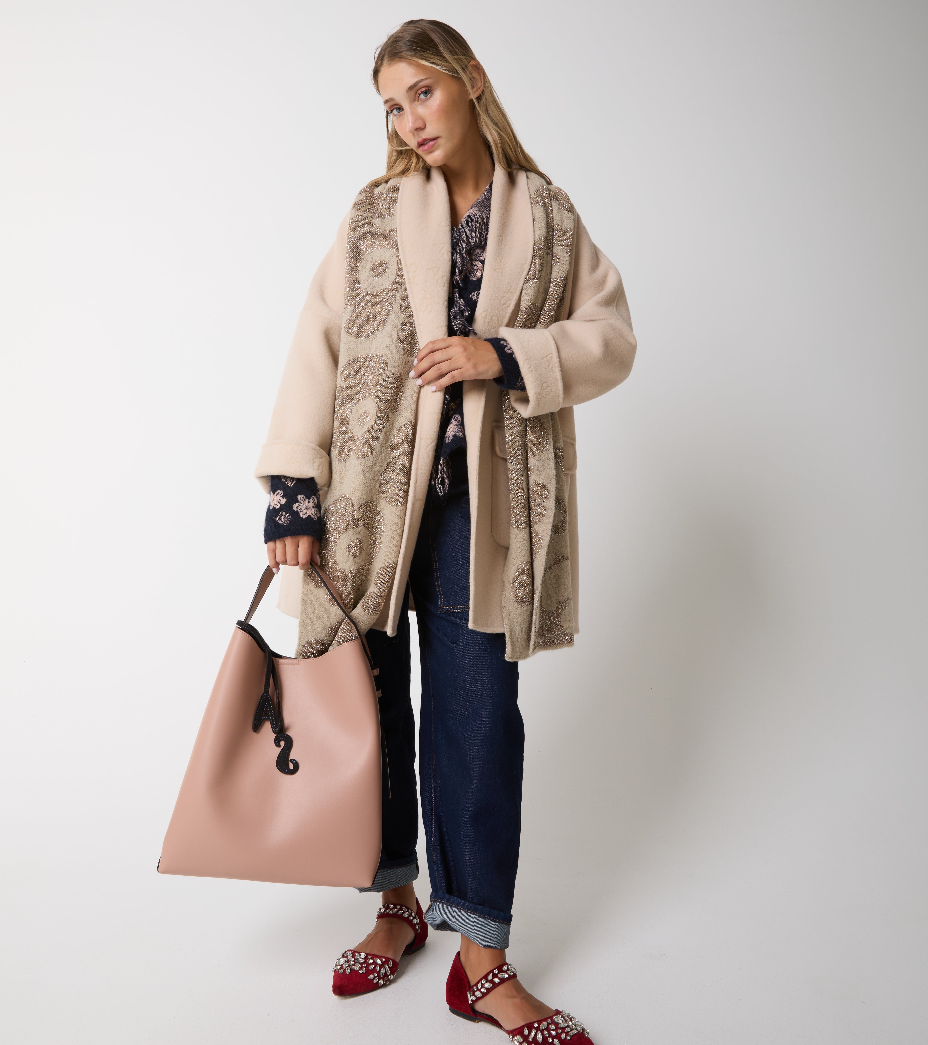 Bolso de cubo con charm