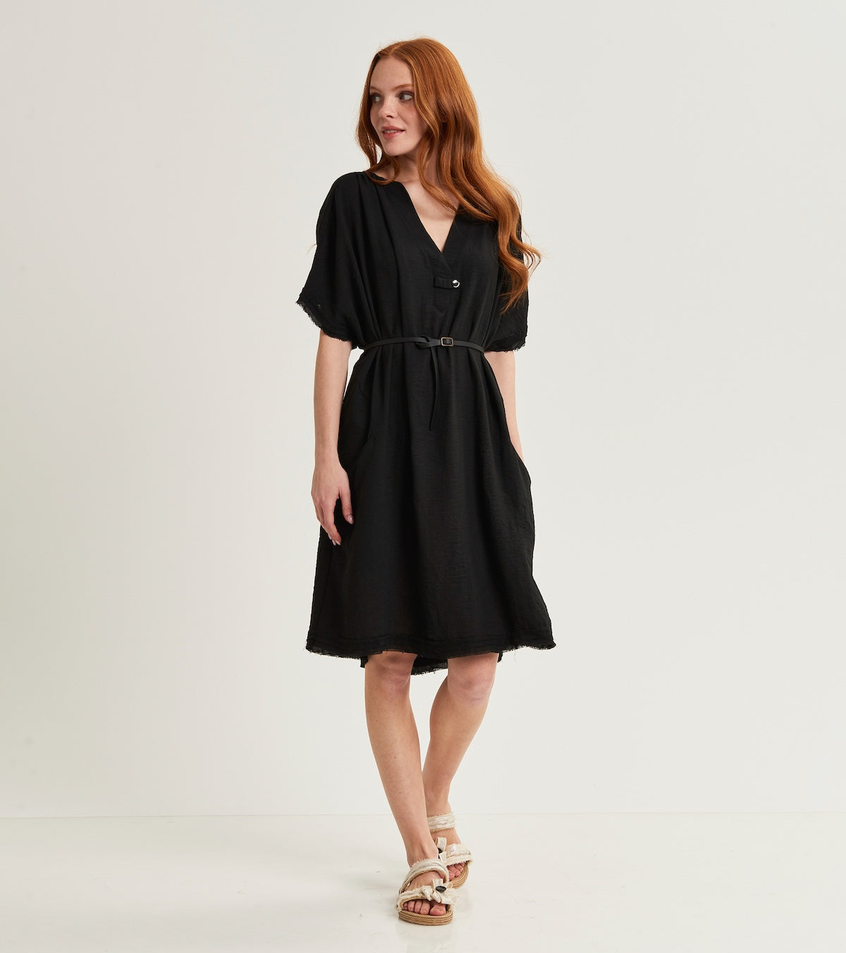 V-neck dress with short sleeves