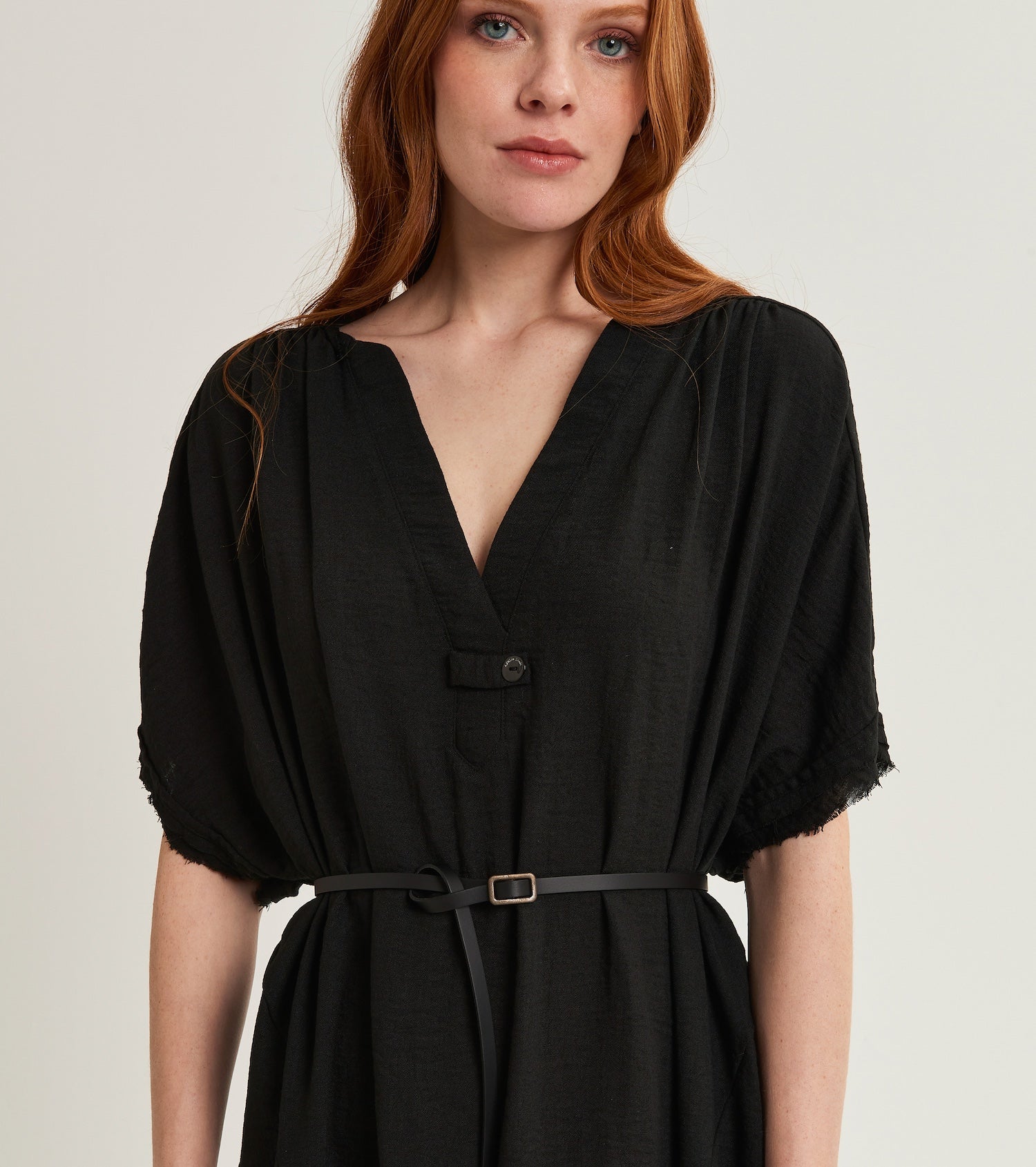 V-neck dress with short sleeves