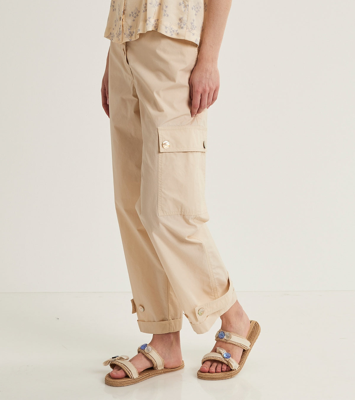 Cargo trousers with turn-up hem