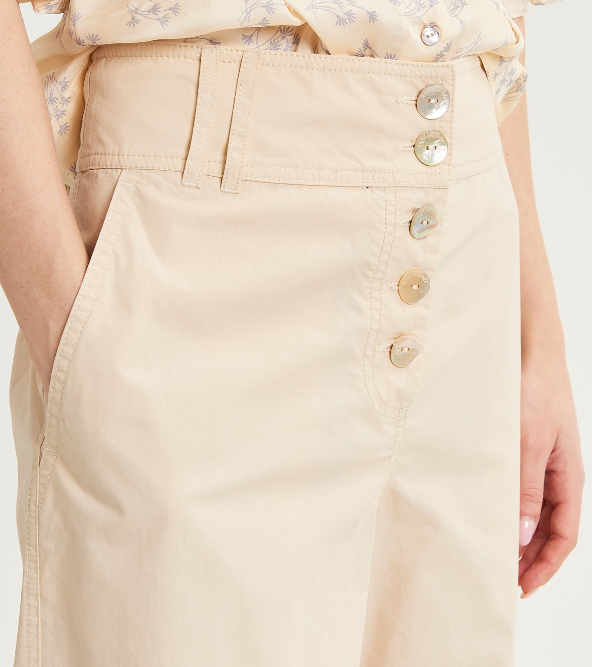 Cargo trousers with turn-up hem