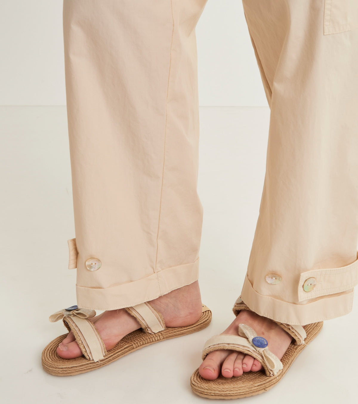 Cargo trousers with turn-up hem