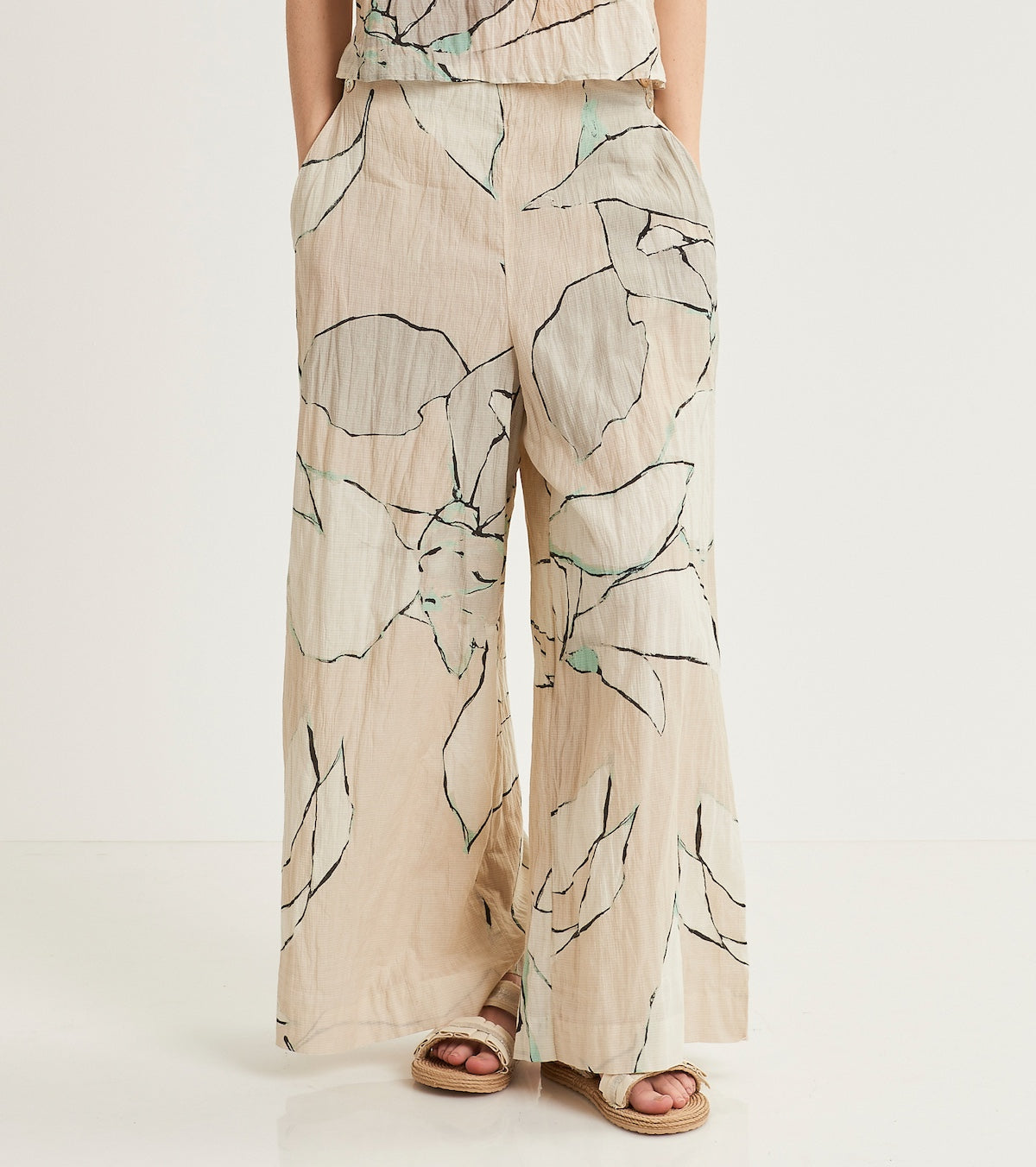 Palazzo trousers with pockets