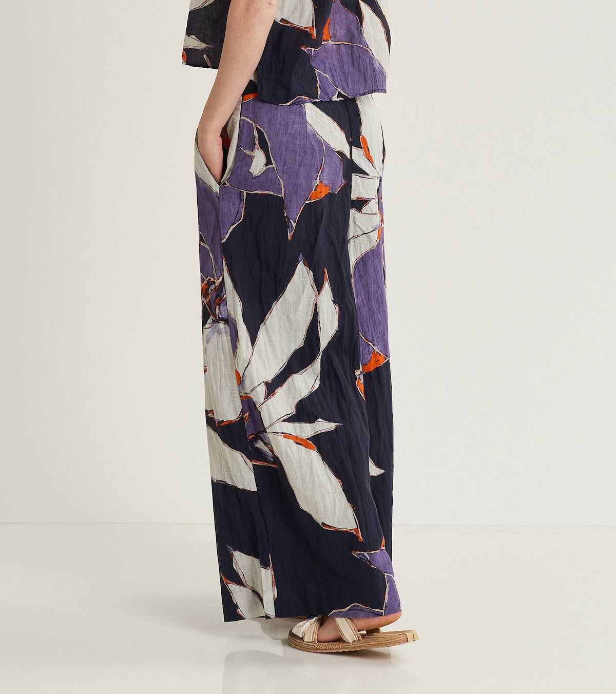 Palazzo trousers with pockets