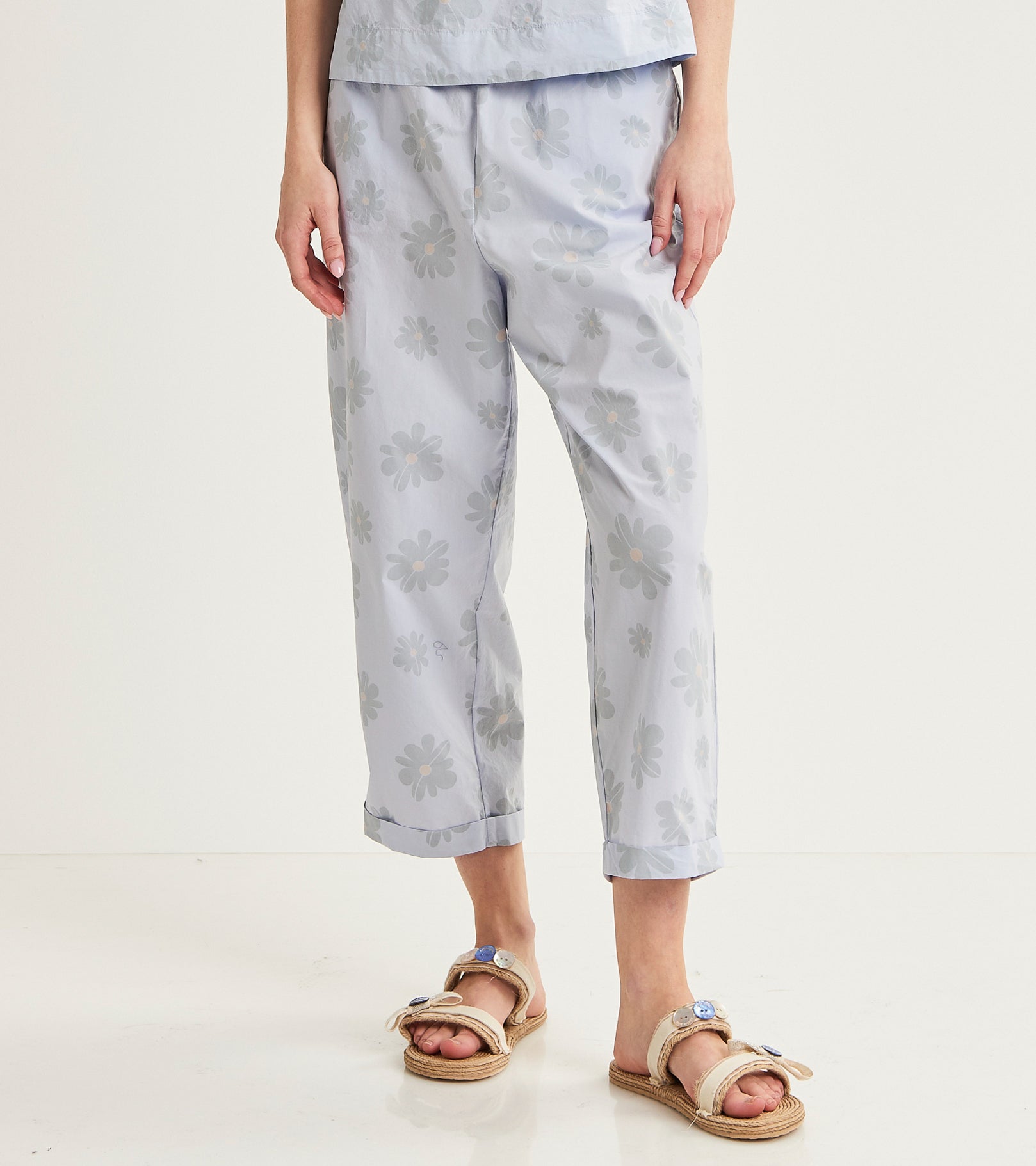 Cropped trousers with drawstring