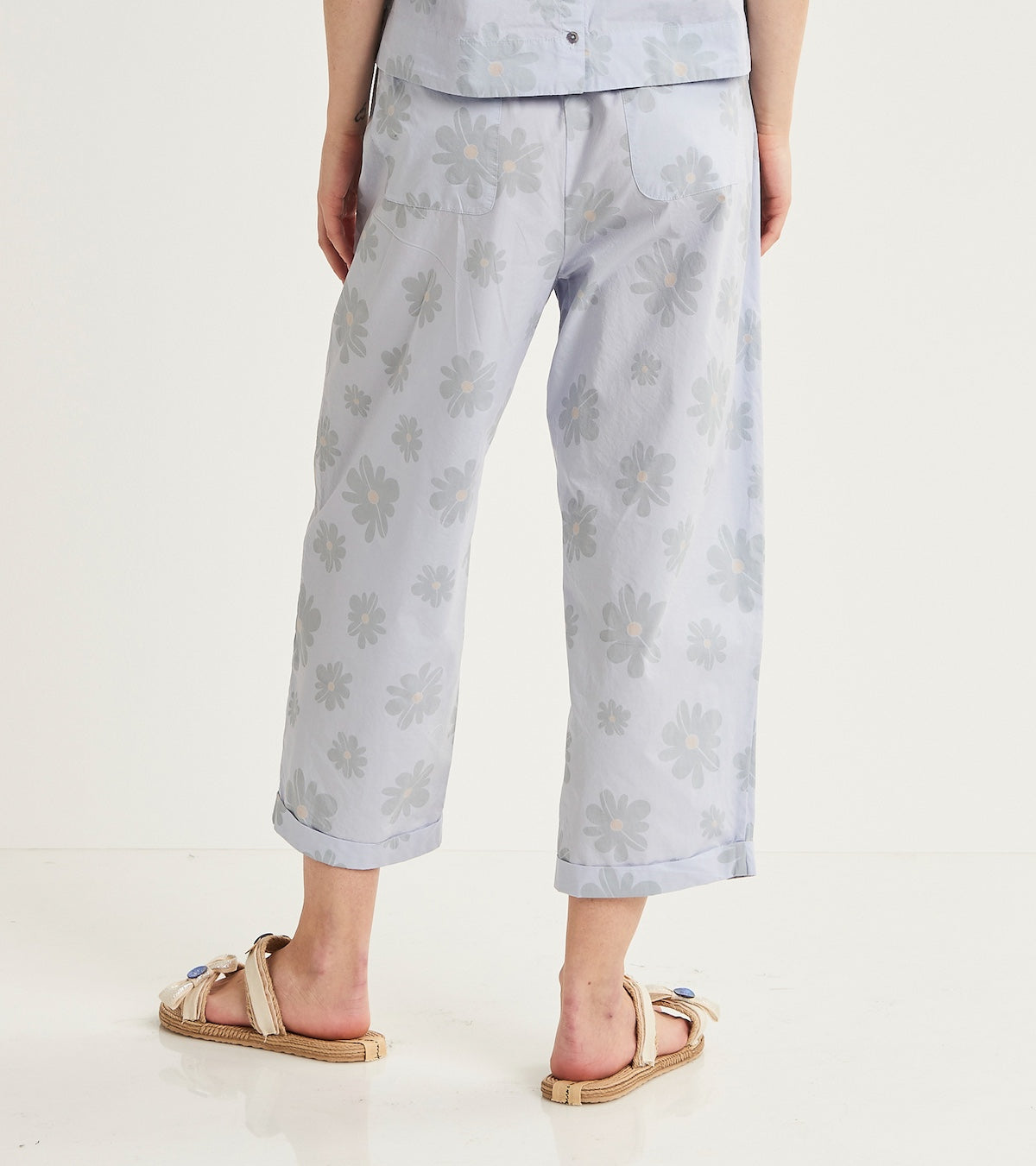 Cropped trousers with drawstring