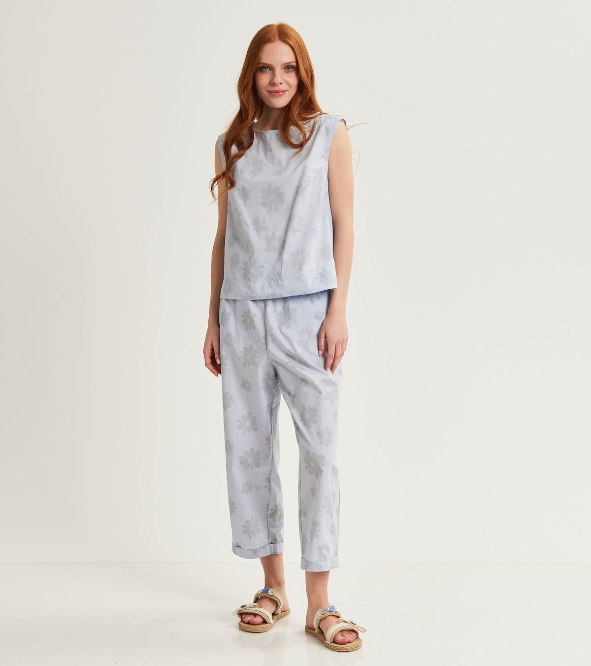 Cropped trousers with drawstring