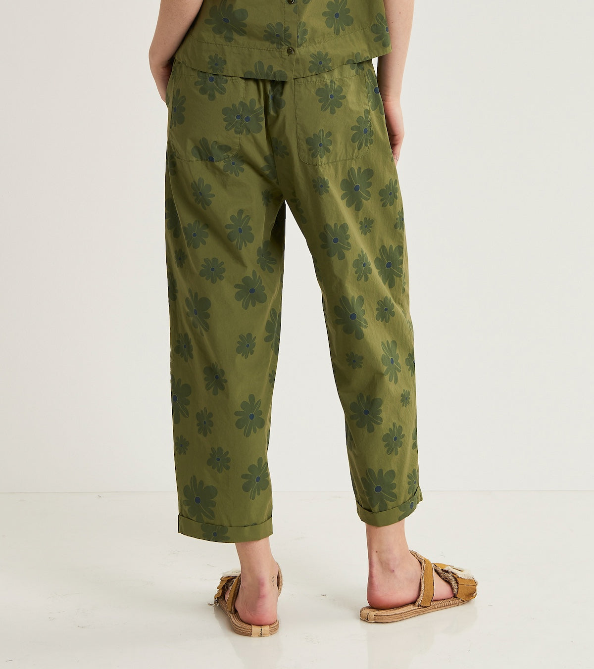 Cropped trousers with drawstring