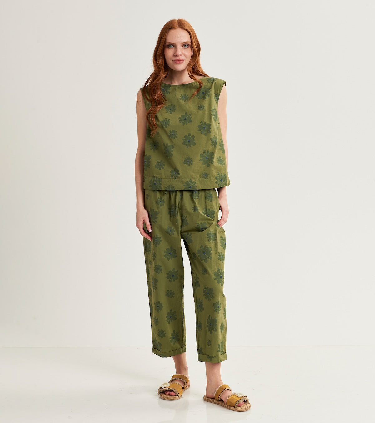 Cropped trousers with drawstring