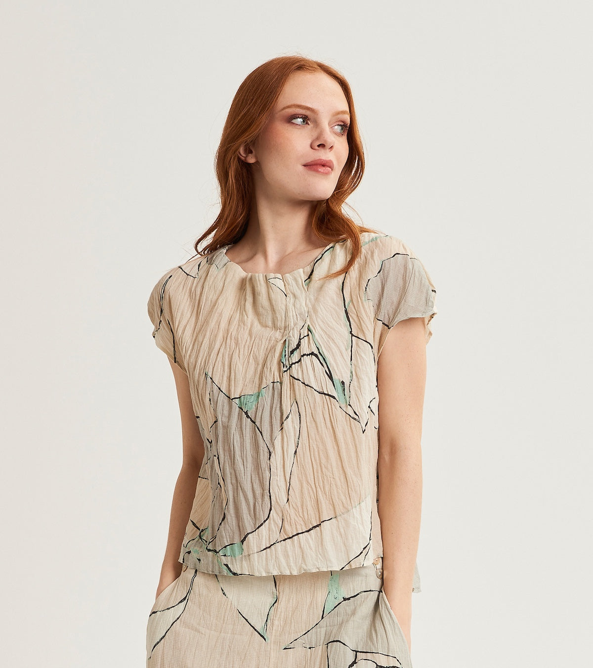 Crinkle effect blouse with short sleeves