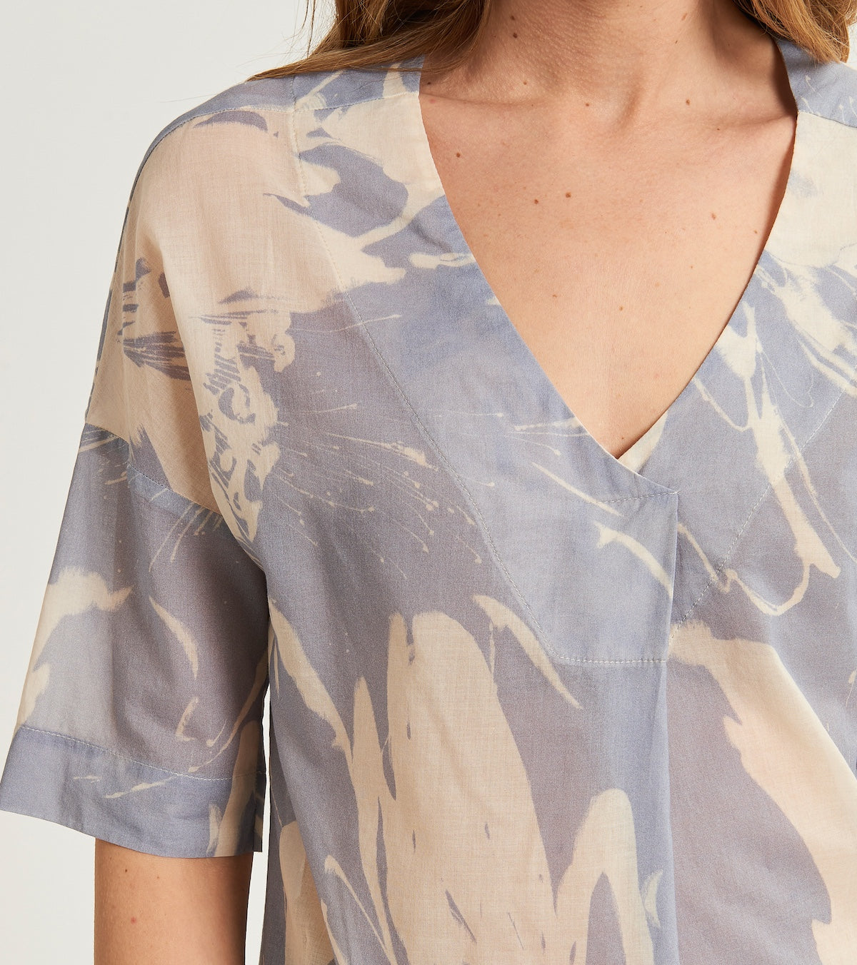 Printed blouse with three-quarter sleeves