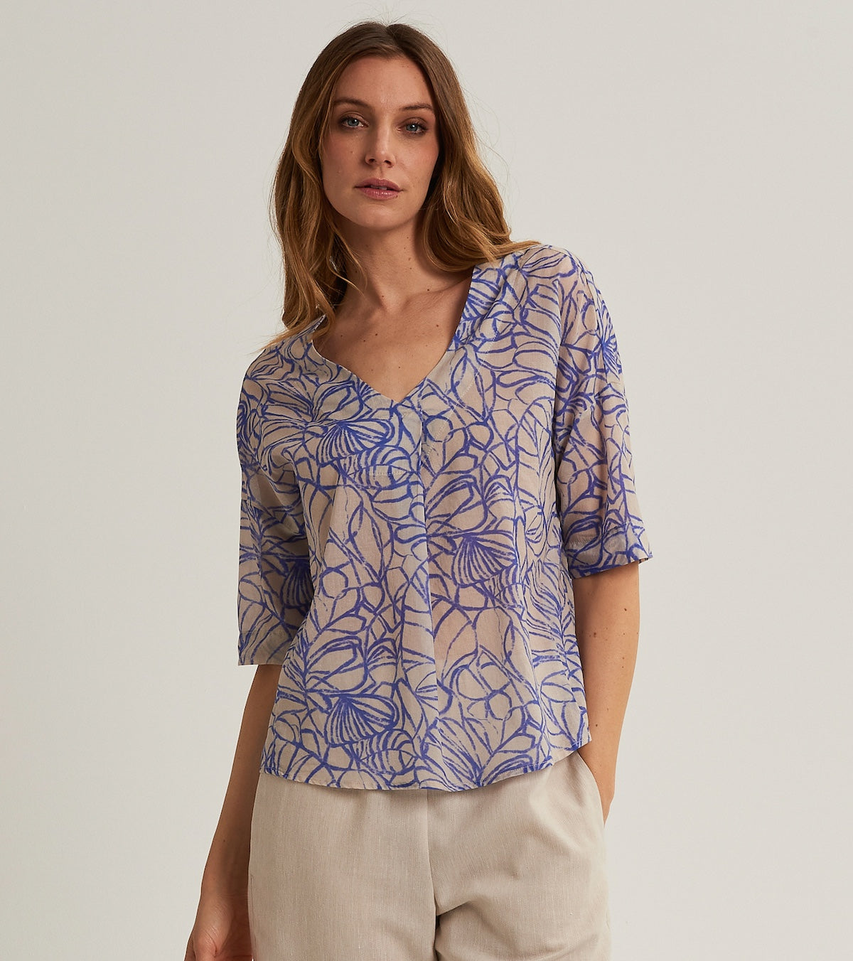 Printed blouse with three-quarter sleeves