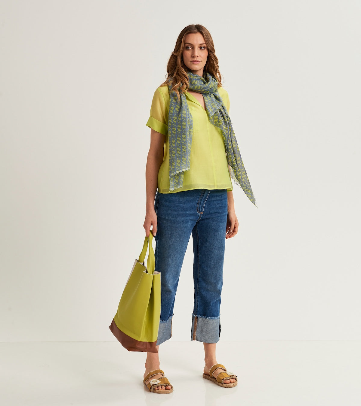 Scarf with fringes
