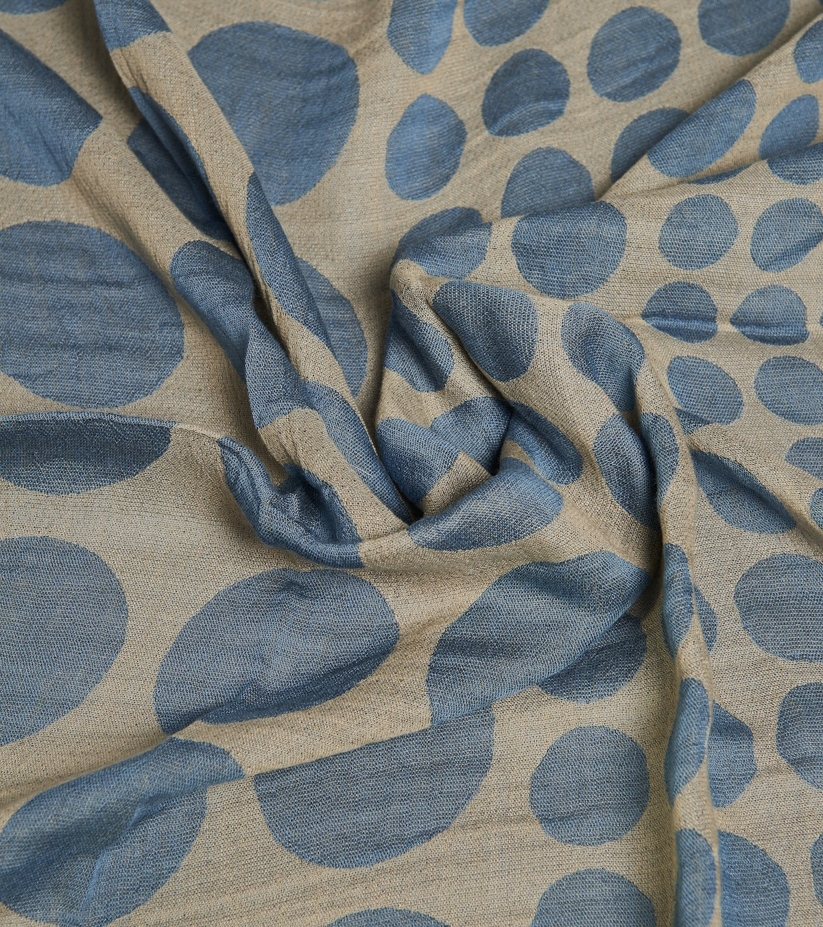 Jacquard scarf with fringes