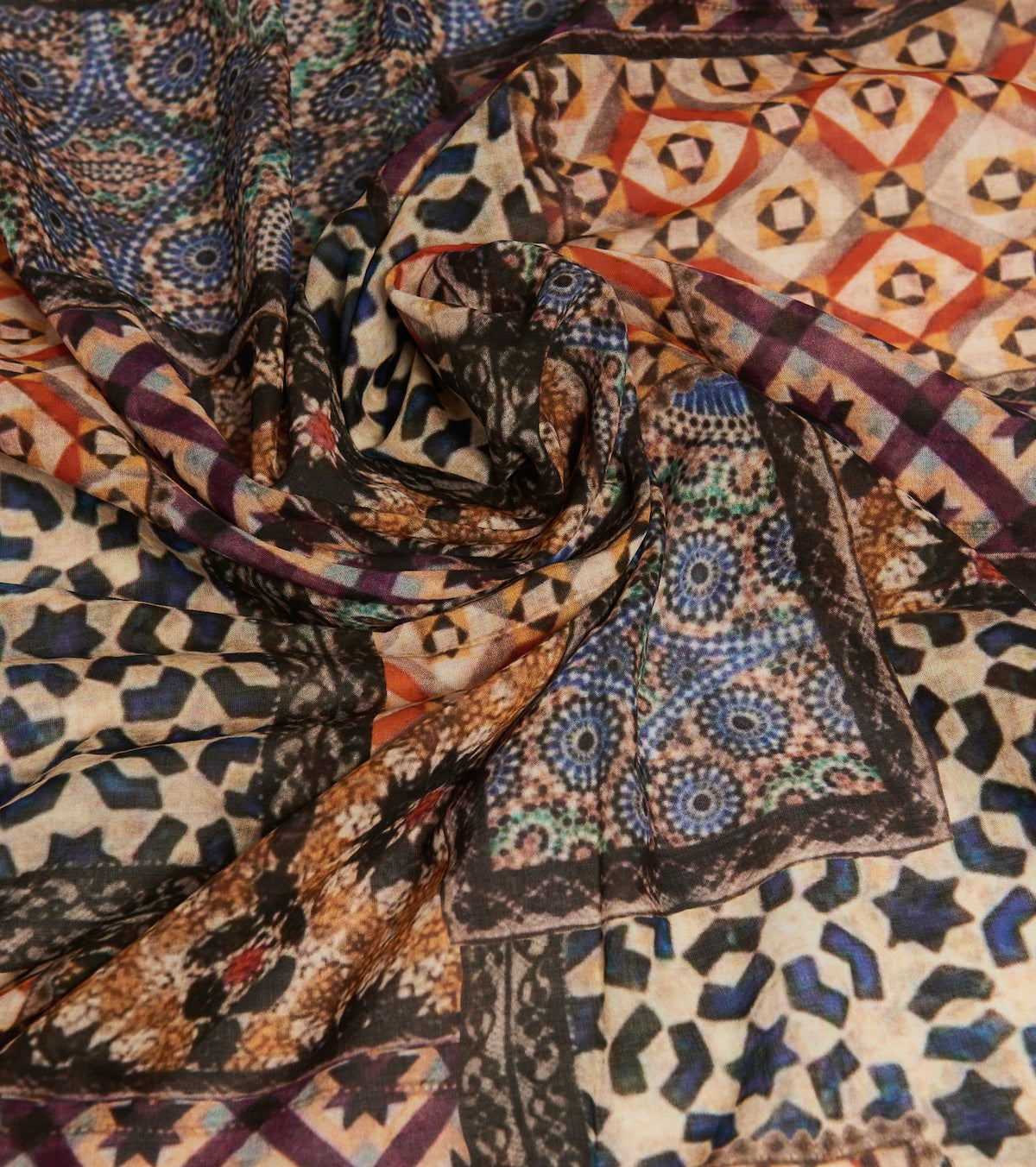 Patchwork scarf with fringes