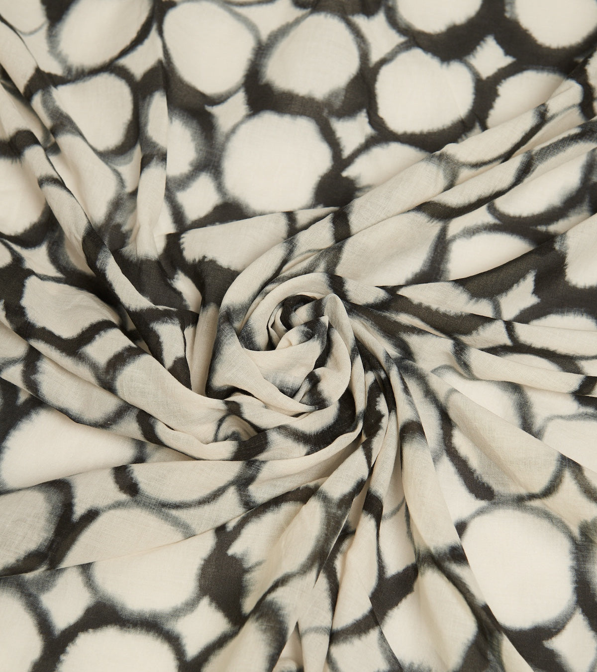 Polka-dot scarf with fringes