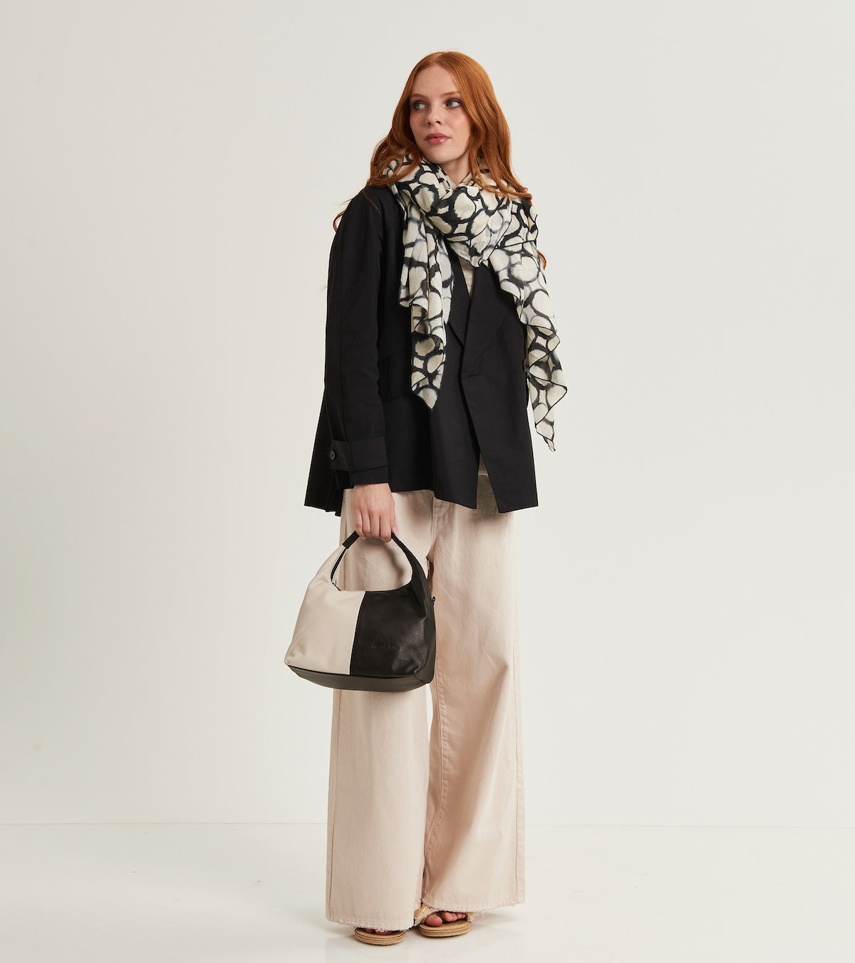 Polka-dot scarf with fringes