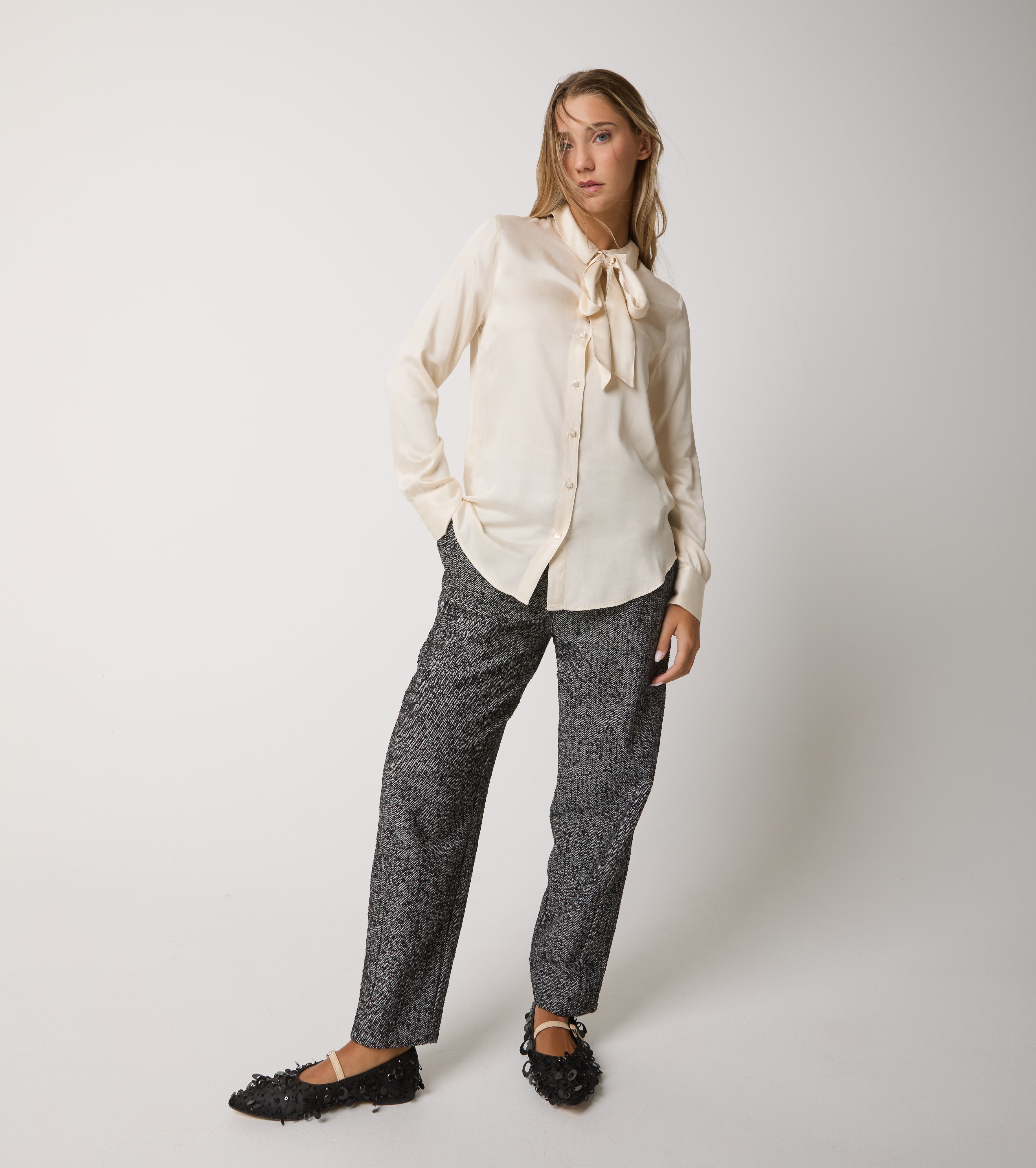 Blusa in raso con foulard