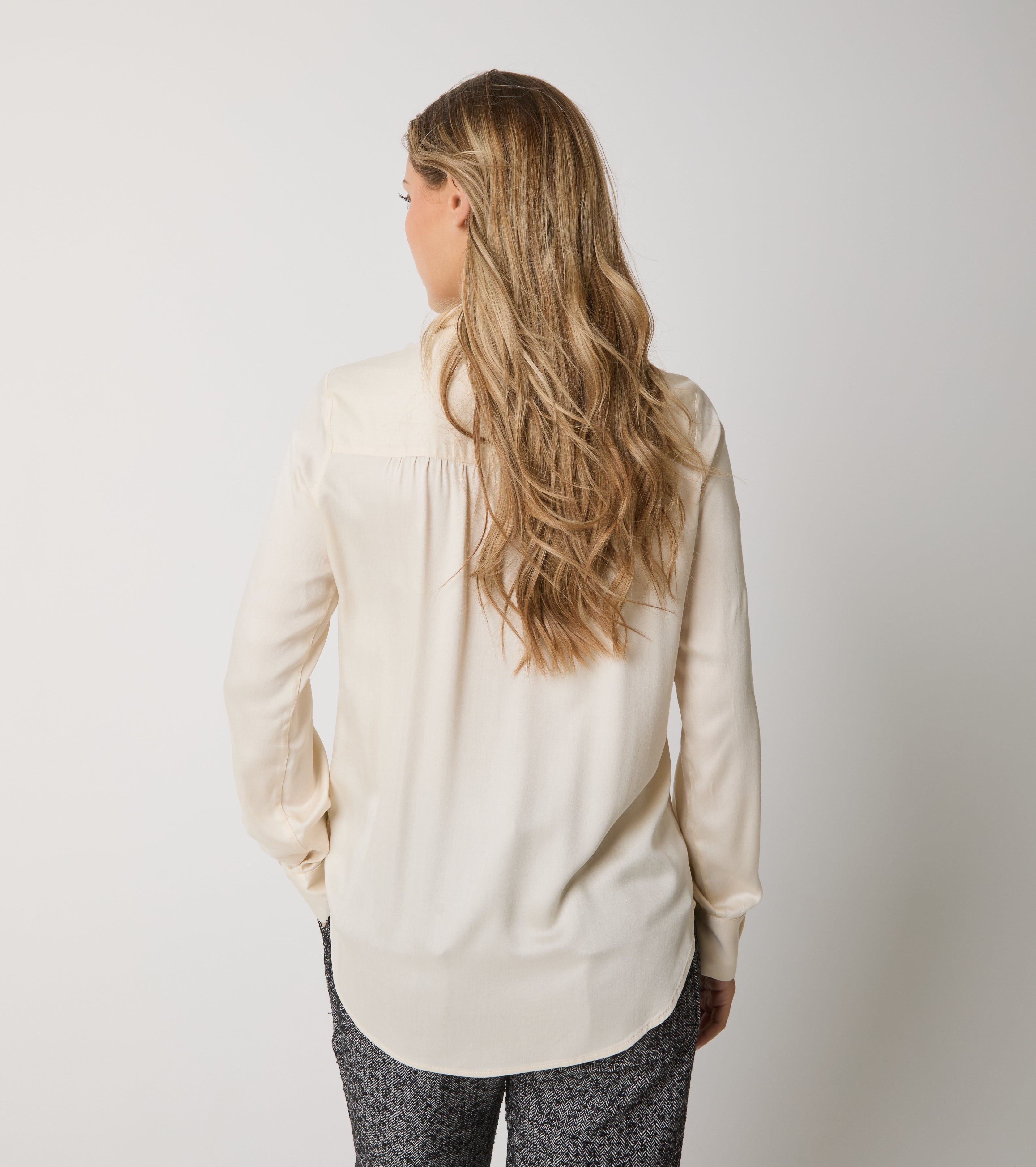 Blusa in raso con foulard