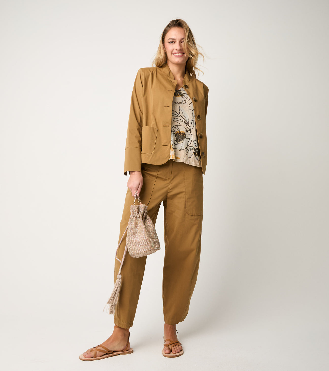 Completo donna color cammello con giacca, pantaloni morbidi e top stampato Alessia Santi