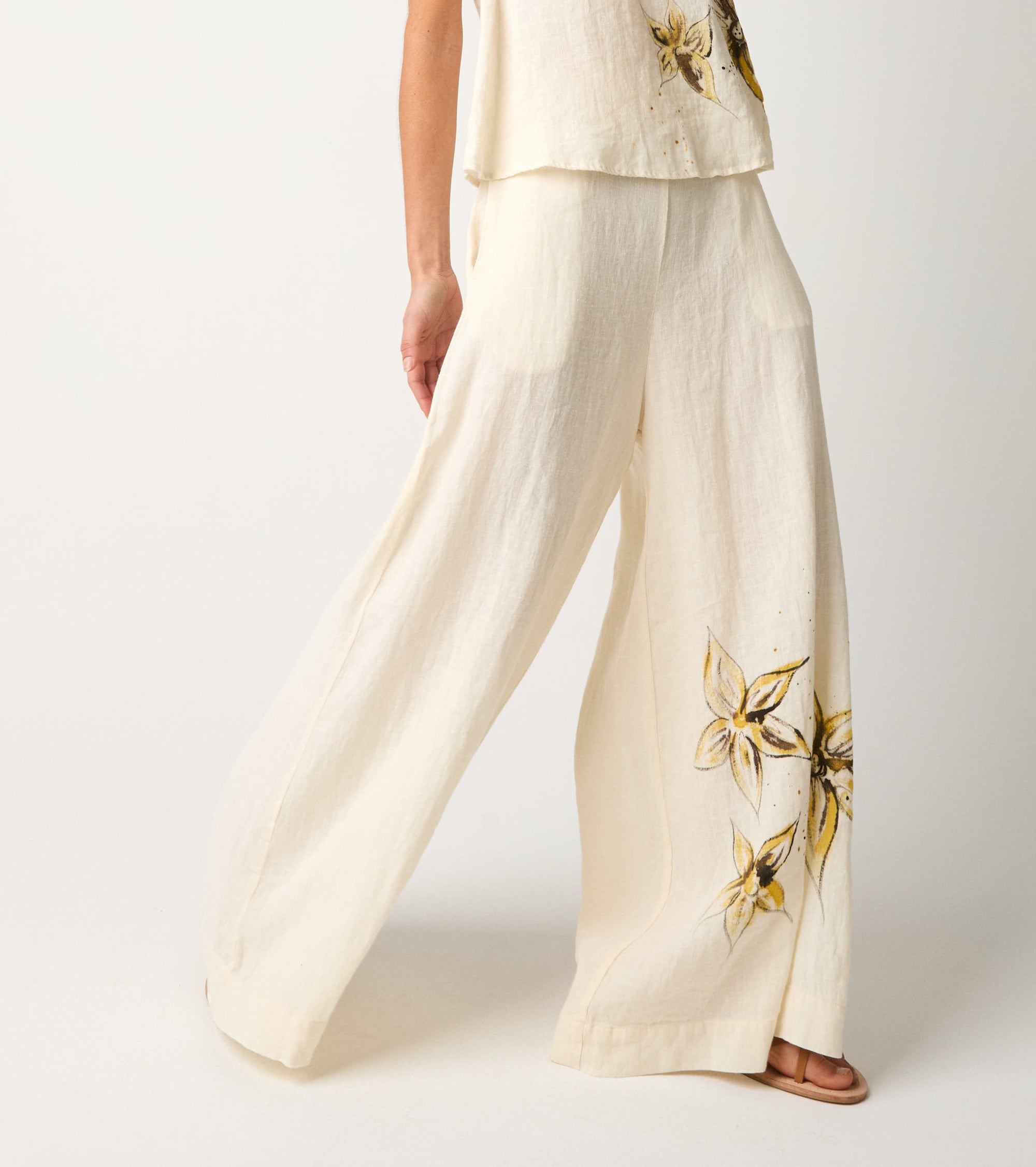 Pantaloni leggeri donna: eleganza e comfort per la primavera