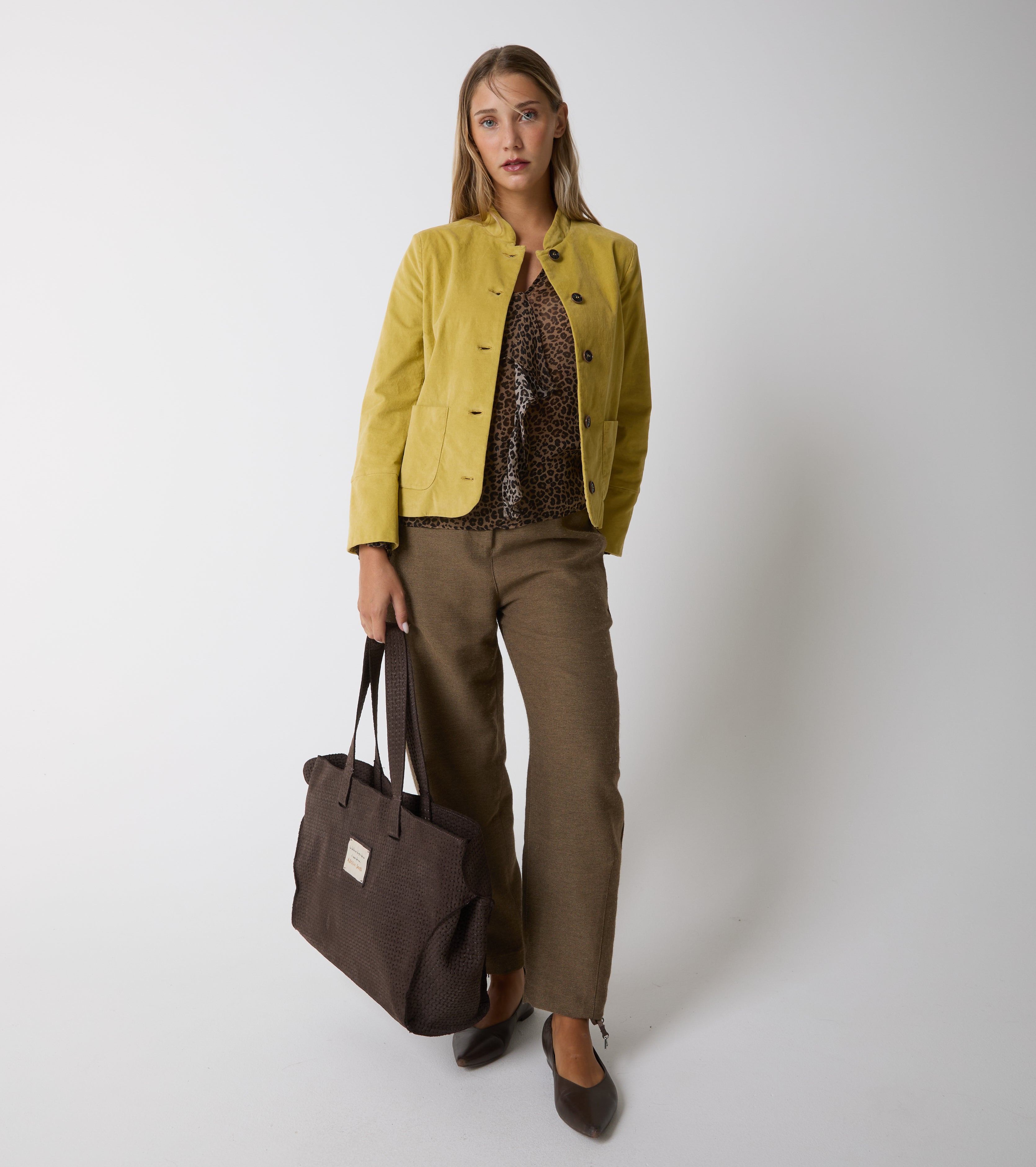 Pantaloni cropped con pinces e piega
