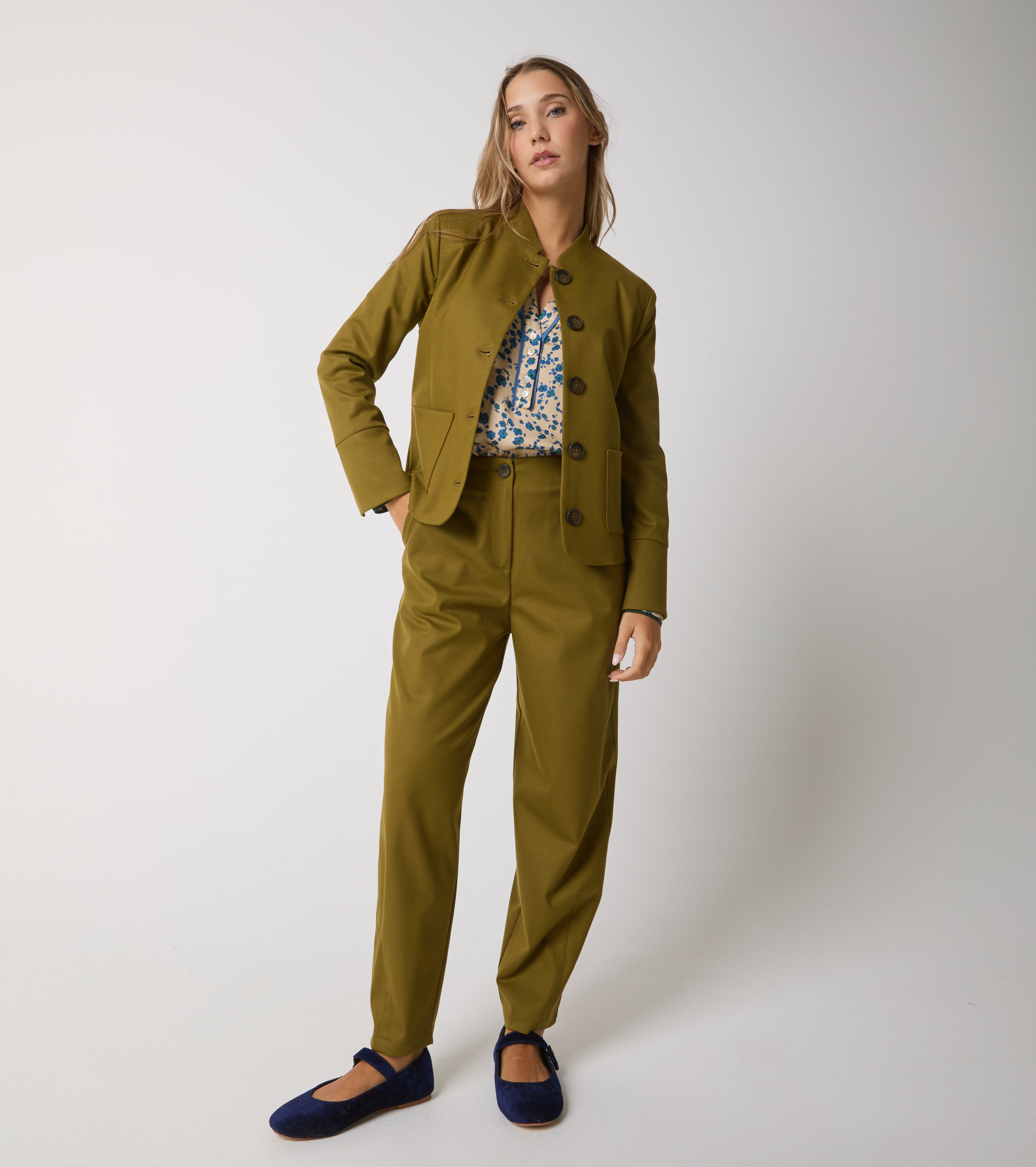 Stretch cropped trousers with pockets