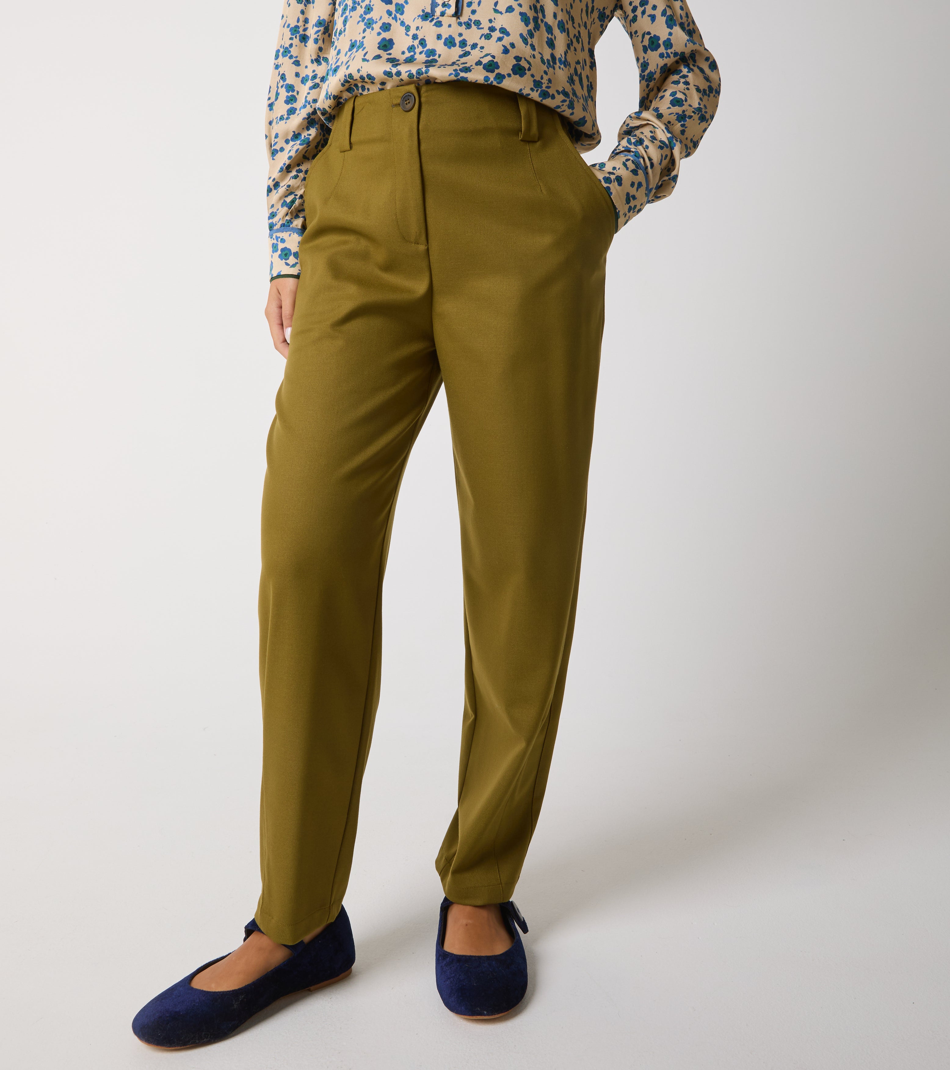 Stretch cropped trousers with pockets