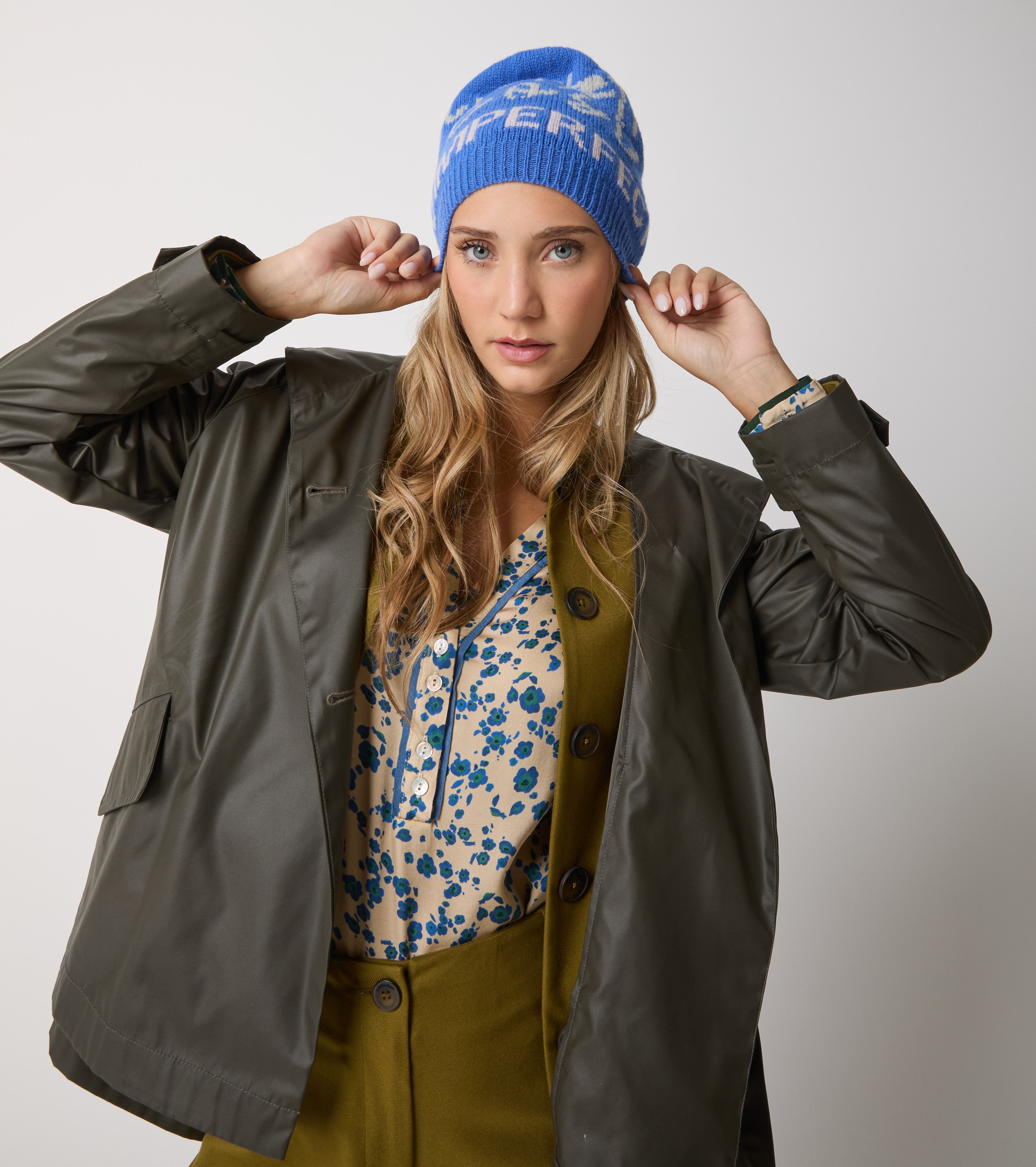 Short parka with hood