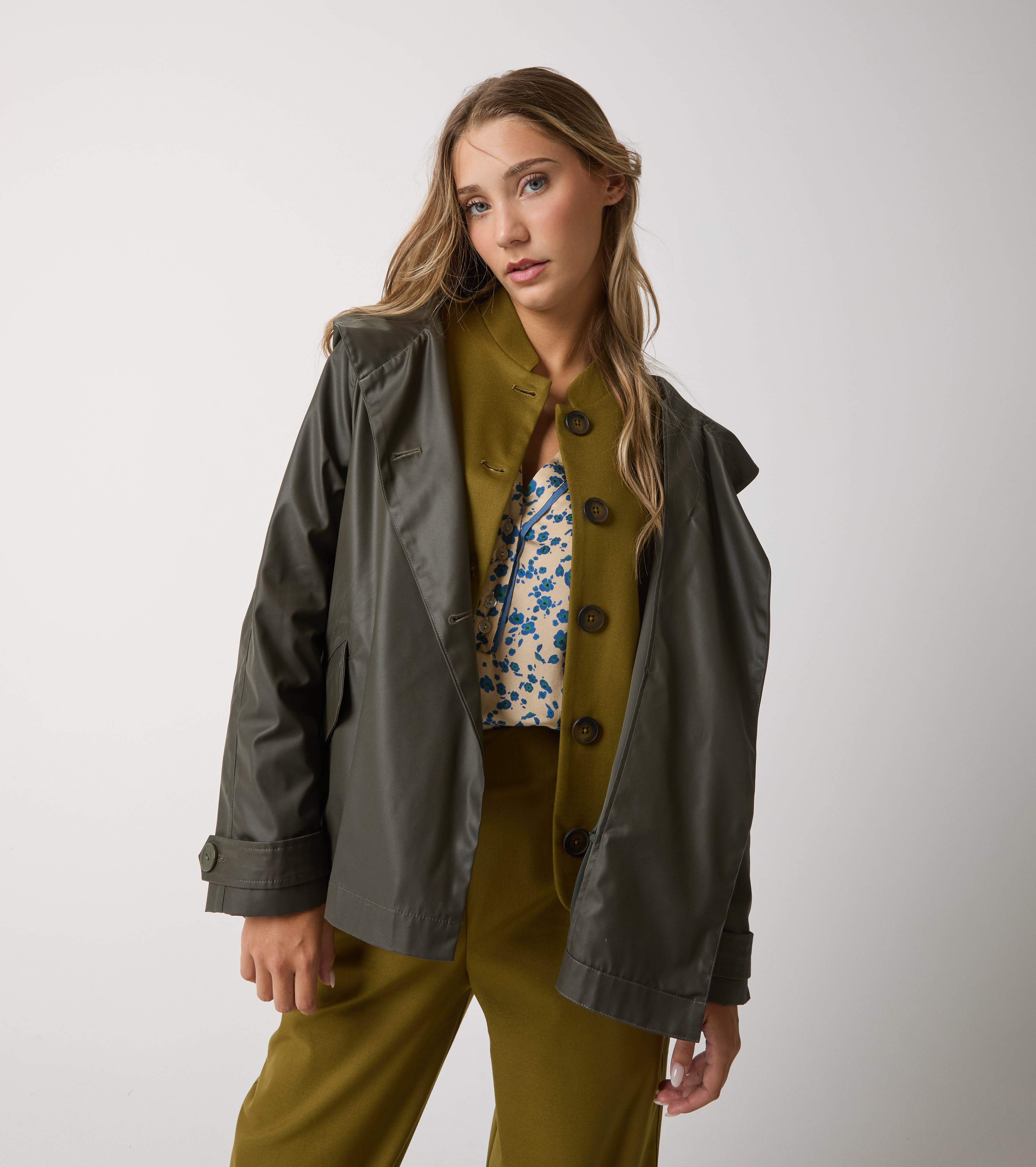 Short parka with hood