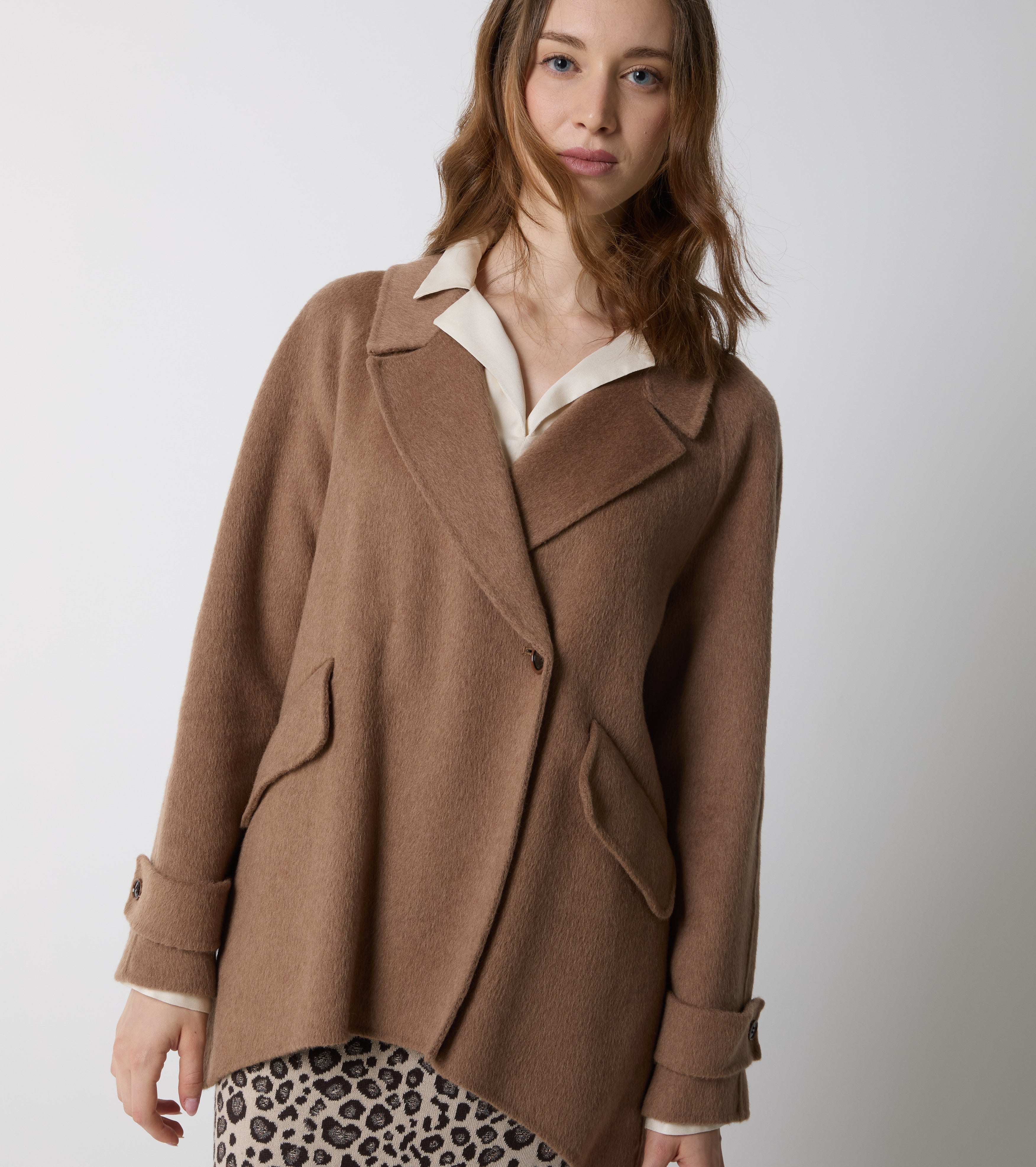Double-breasted coat in wool and silk cloth