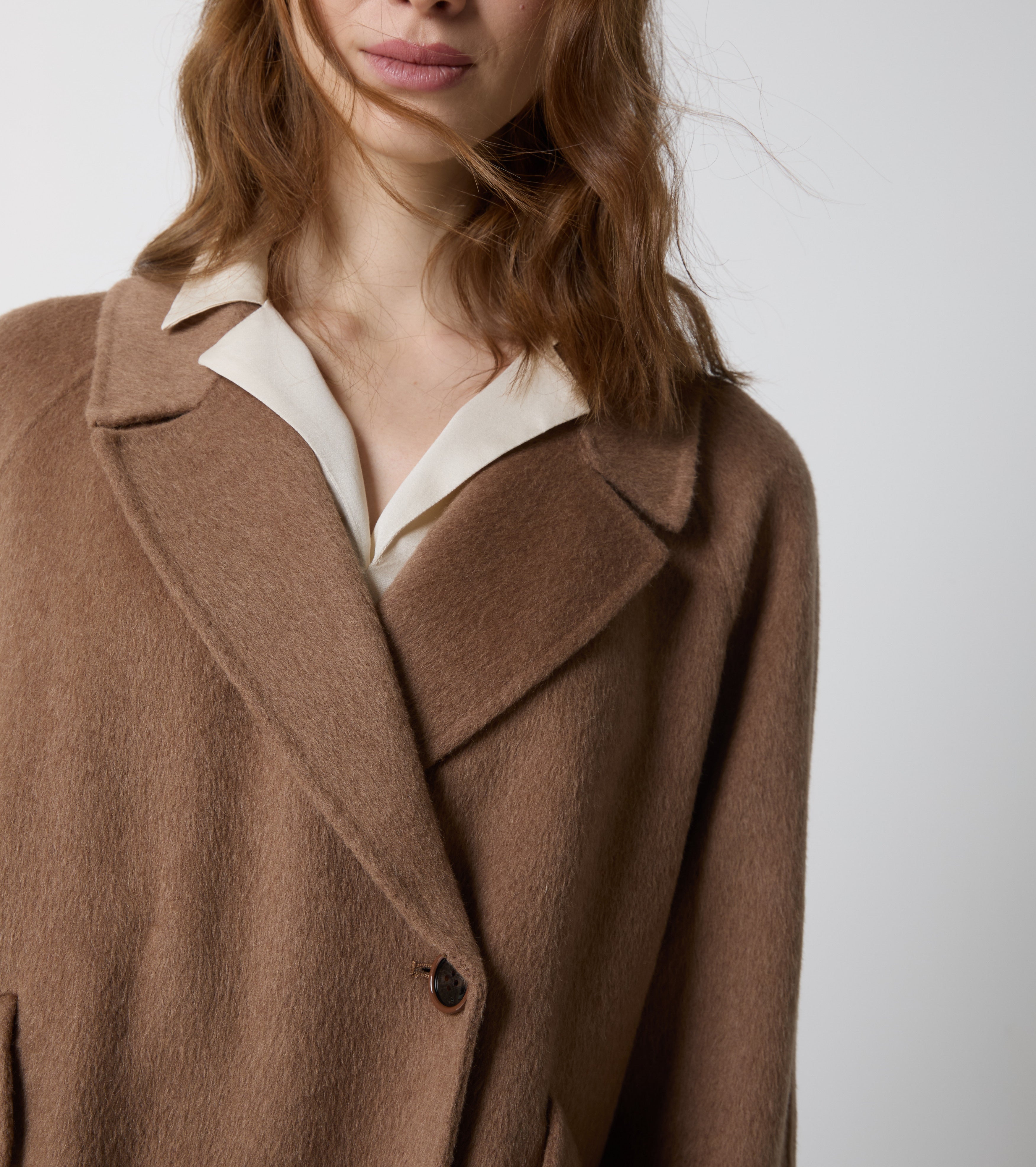 Double-breasted coat in wool and silk cloth