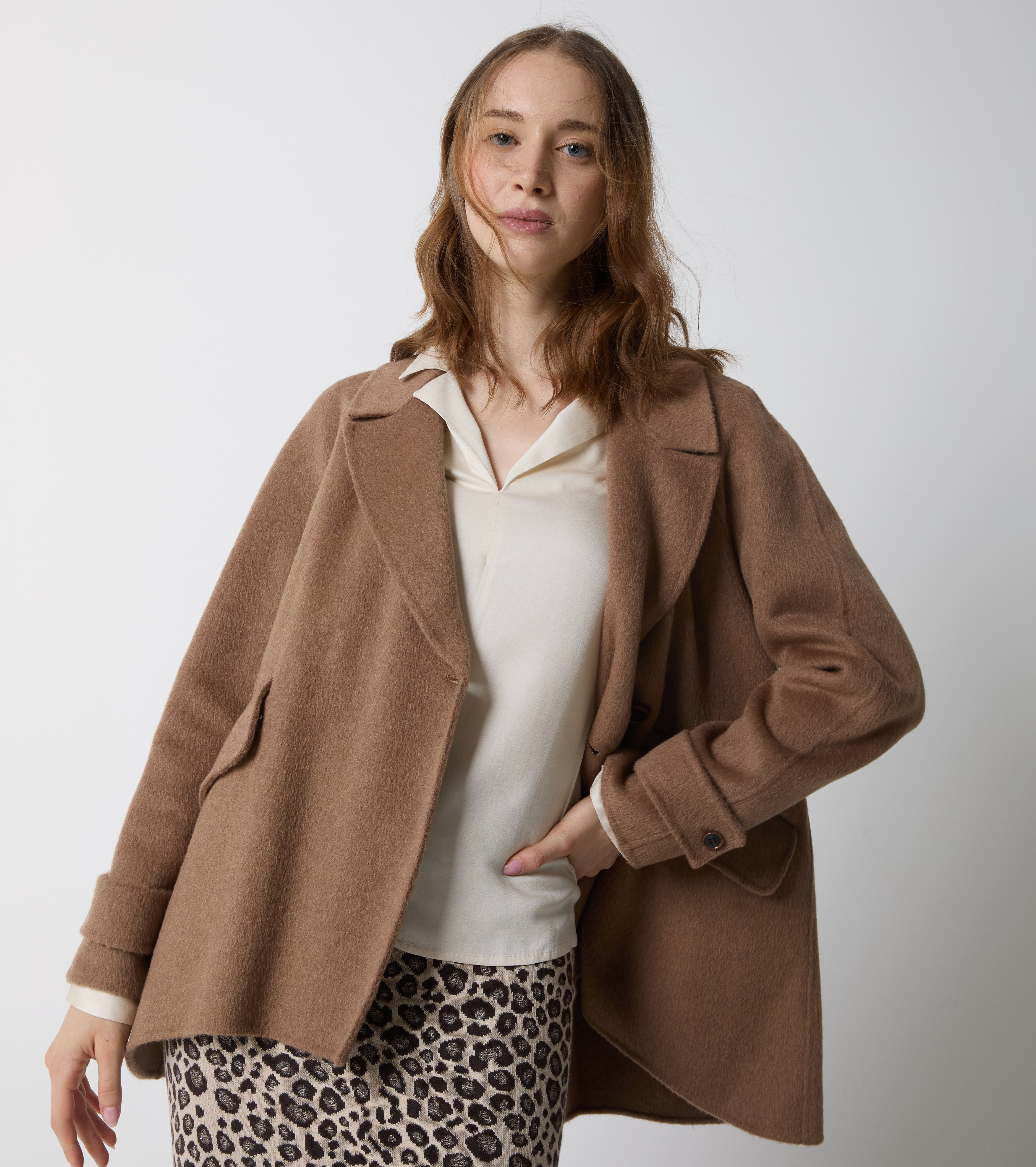 Double-breasted coat in wool and silk cloth