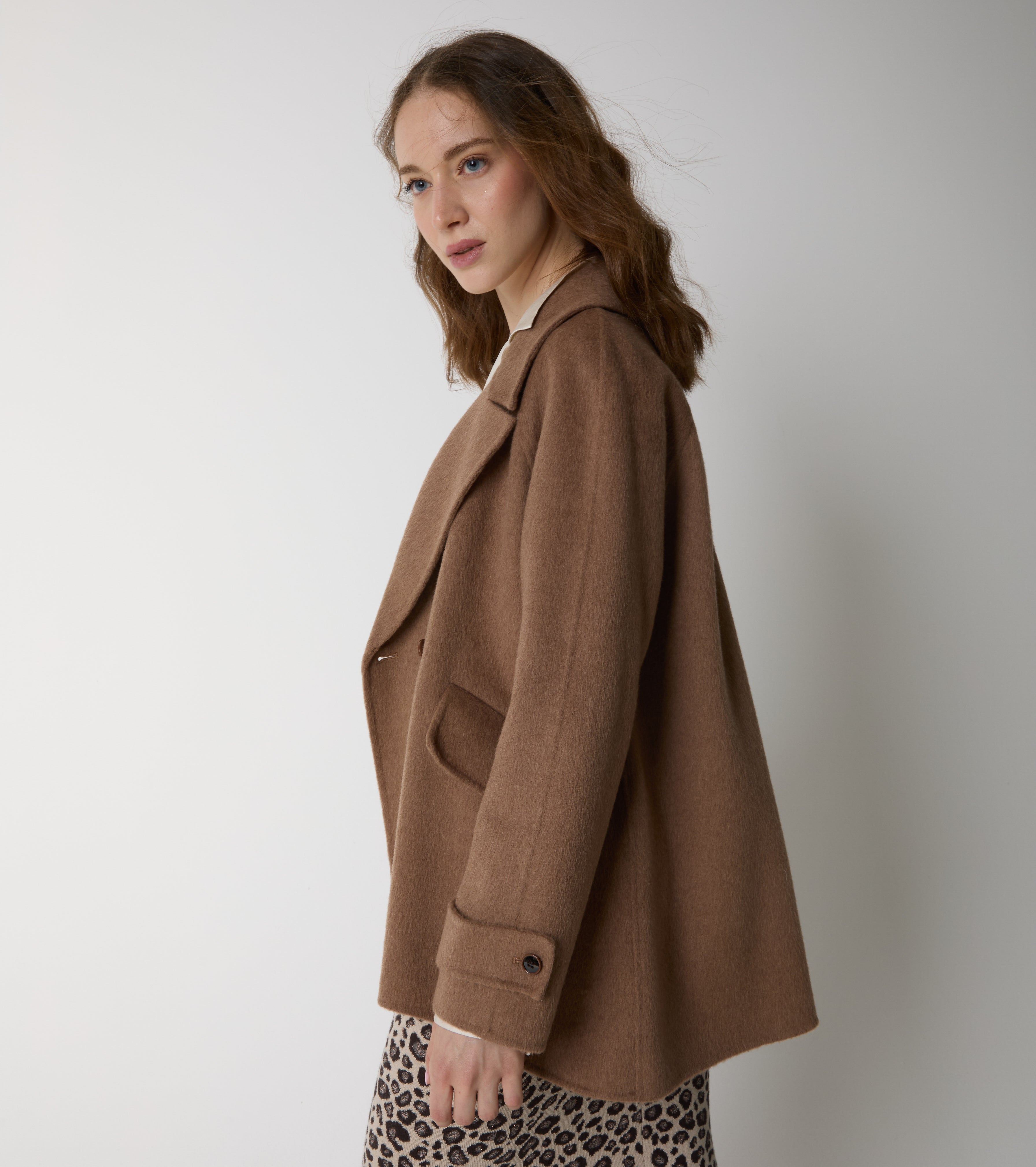 Double-breasted coat in wool and silk cloth