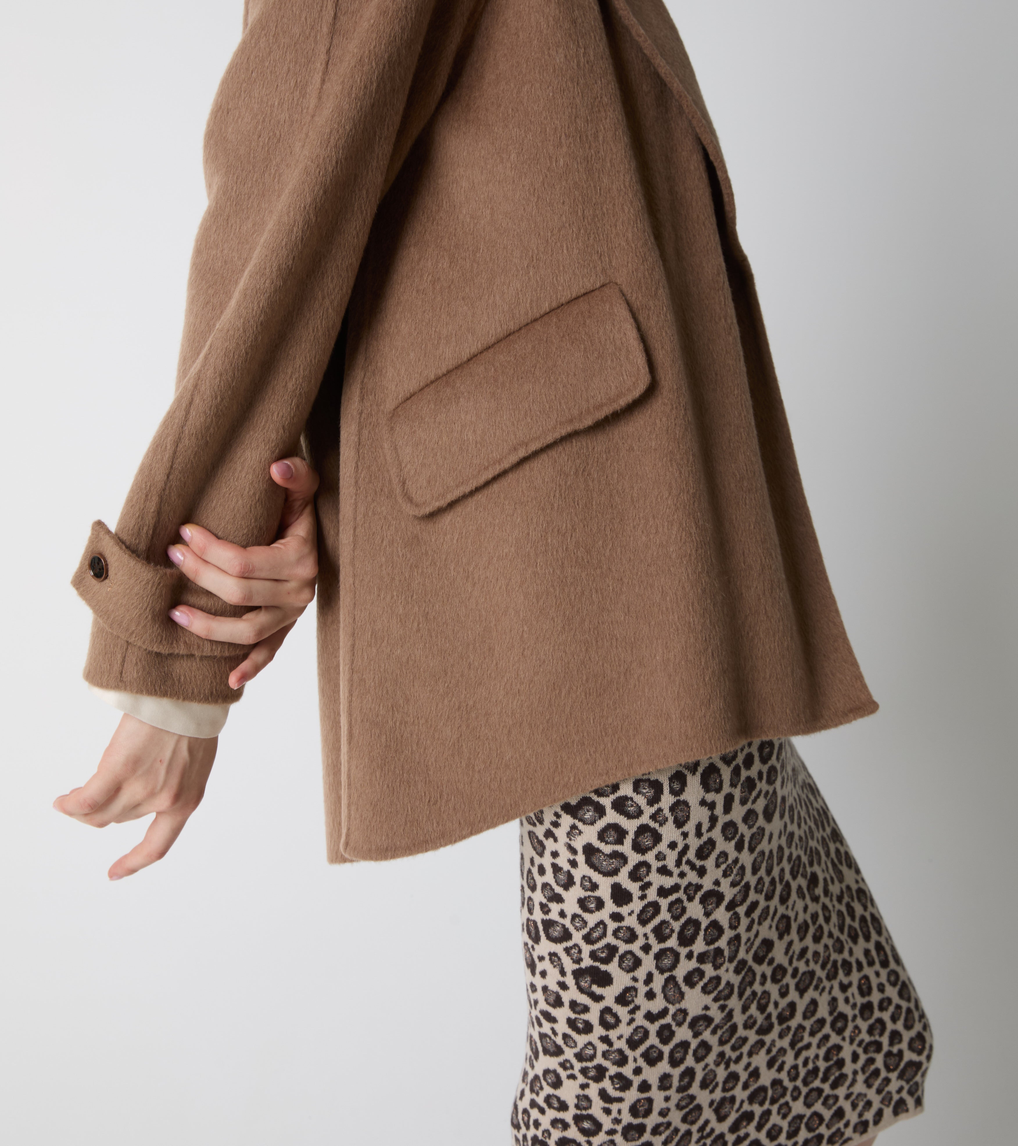 Double-breasted coat in wool and silk cloth